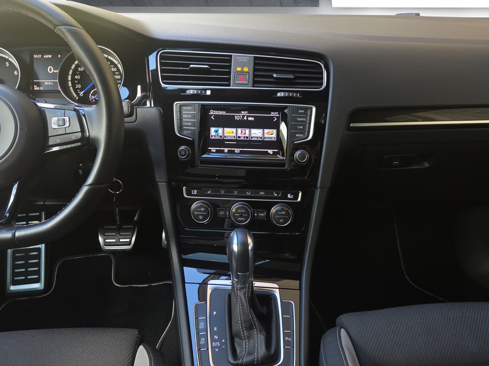 VW Golf 2.0 TSI R 4Motion DSG-image-12