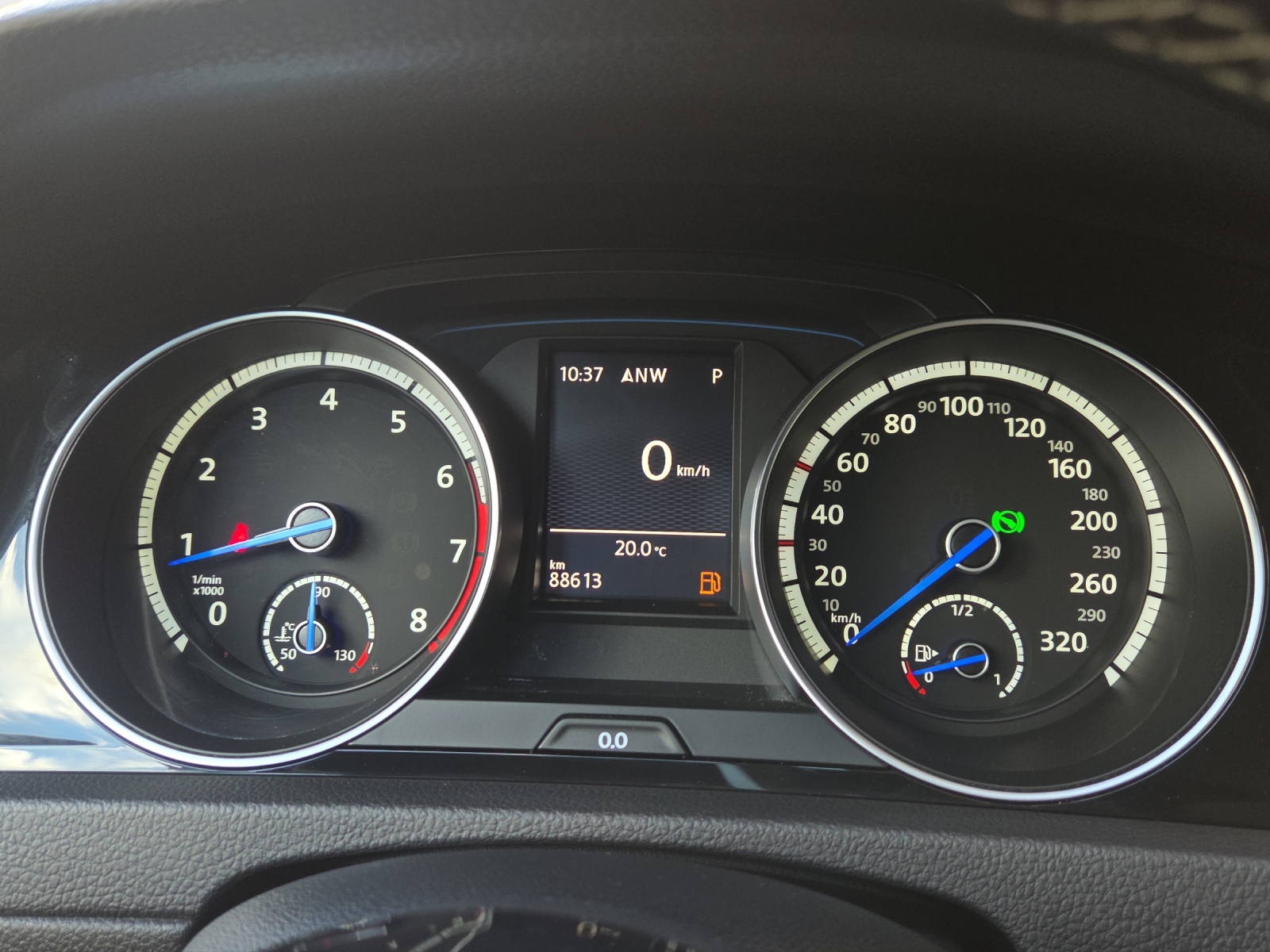 VW Golf 2.0 TSI R 4Motion DSG-image-16