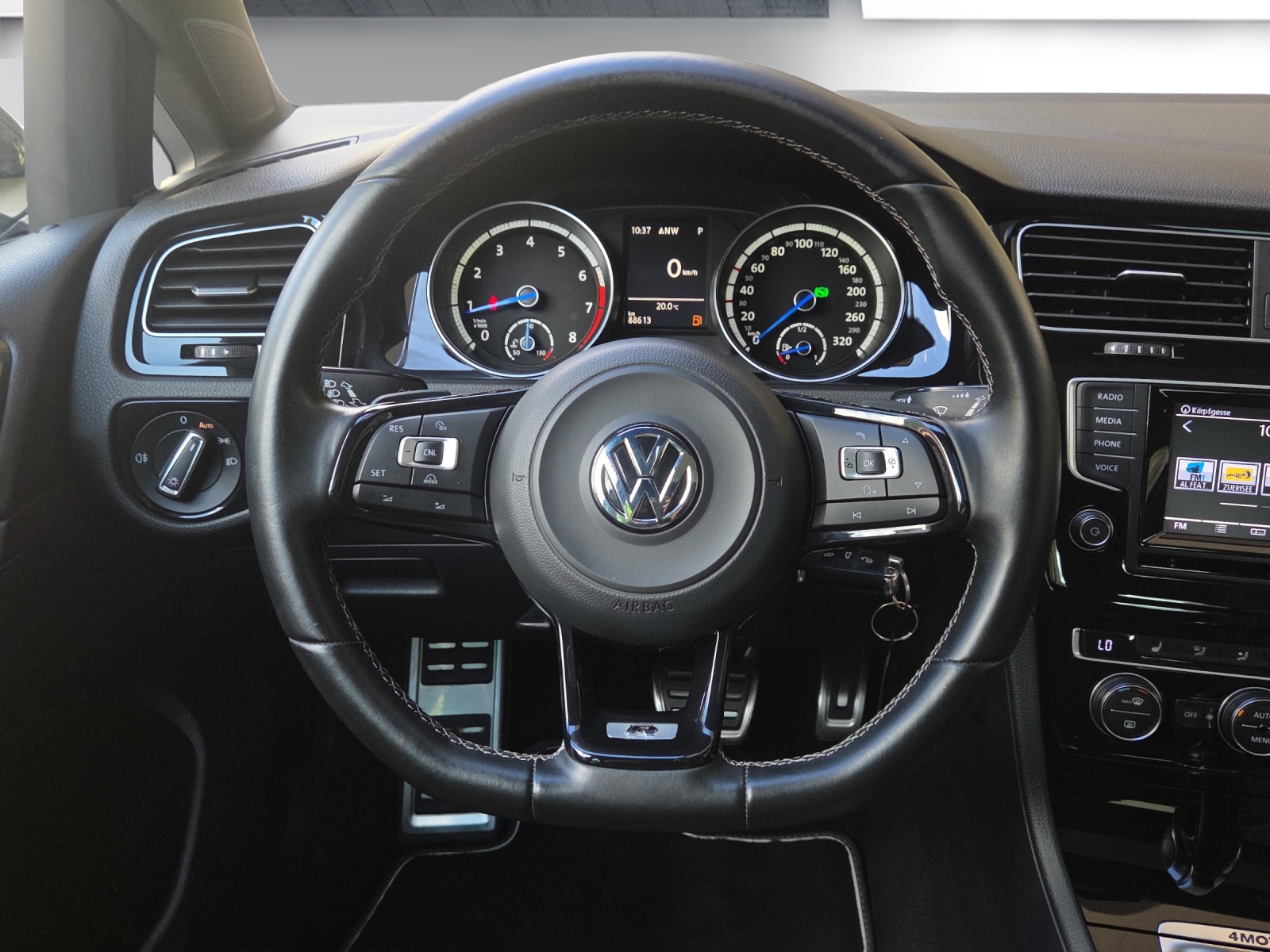 VW Golf 2.0 TSI R 4Motion DSG-image-11