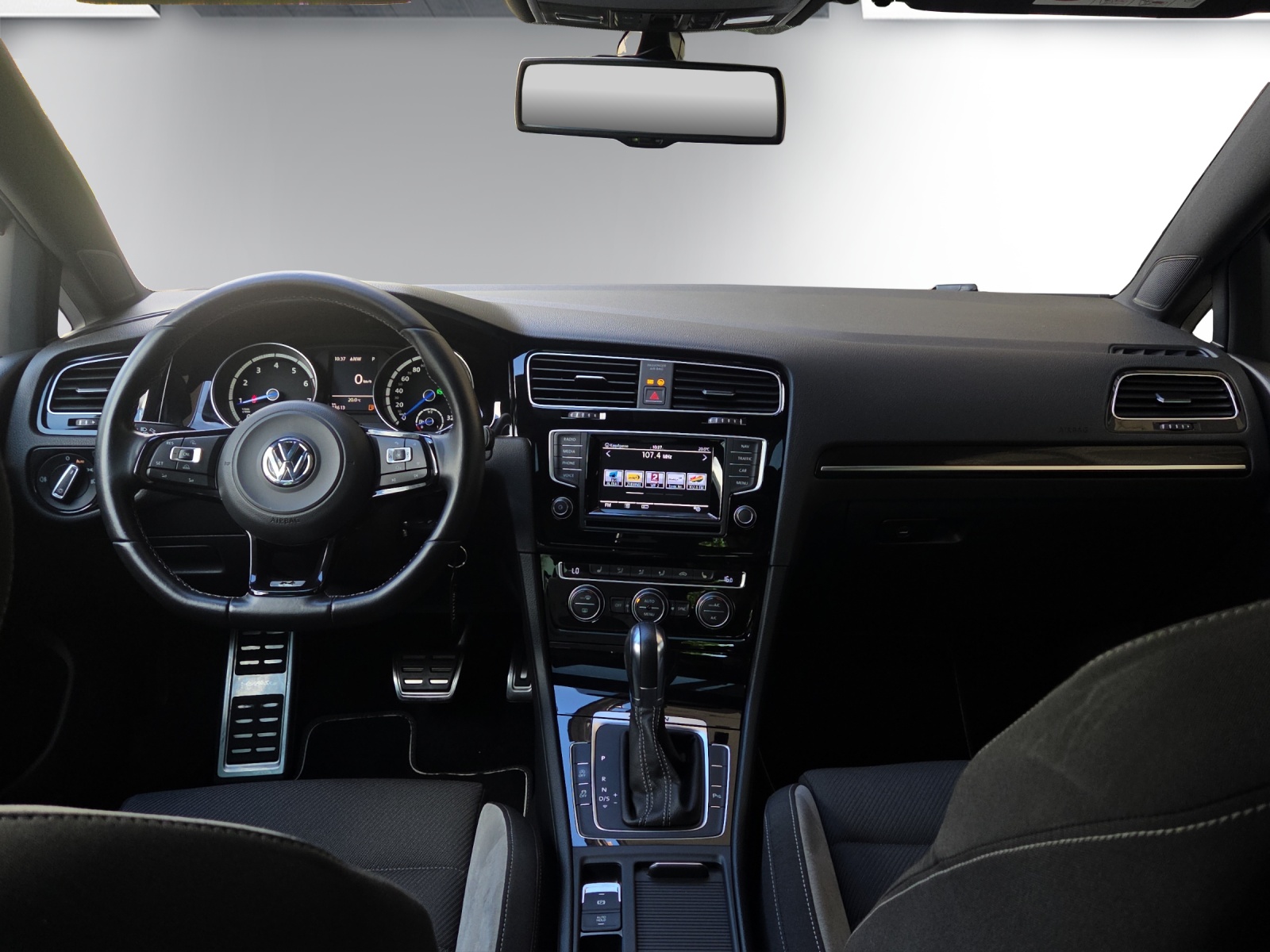 VW Golf 2.0 TSI R 4Motion DSG-image-9