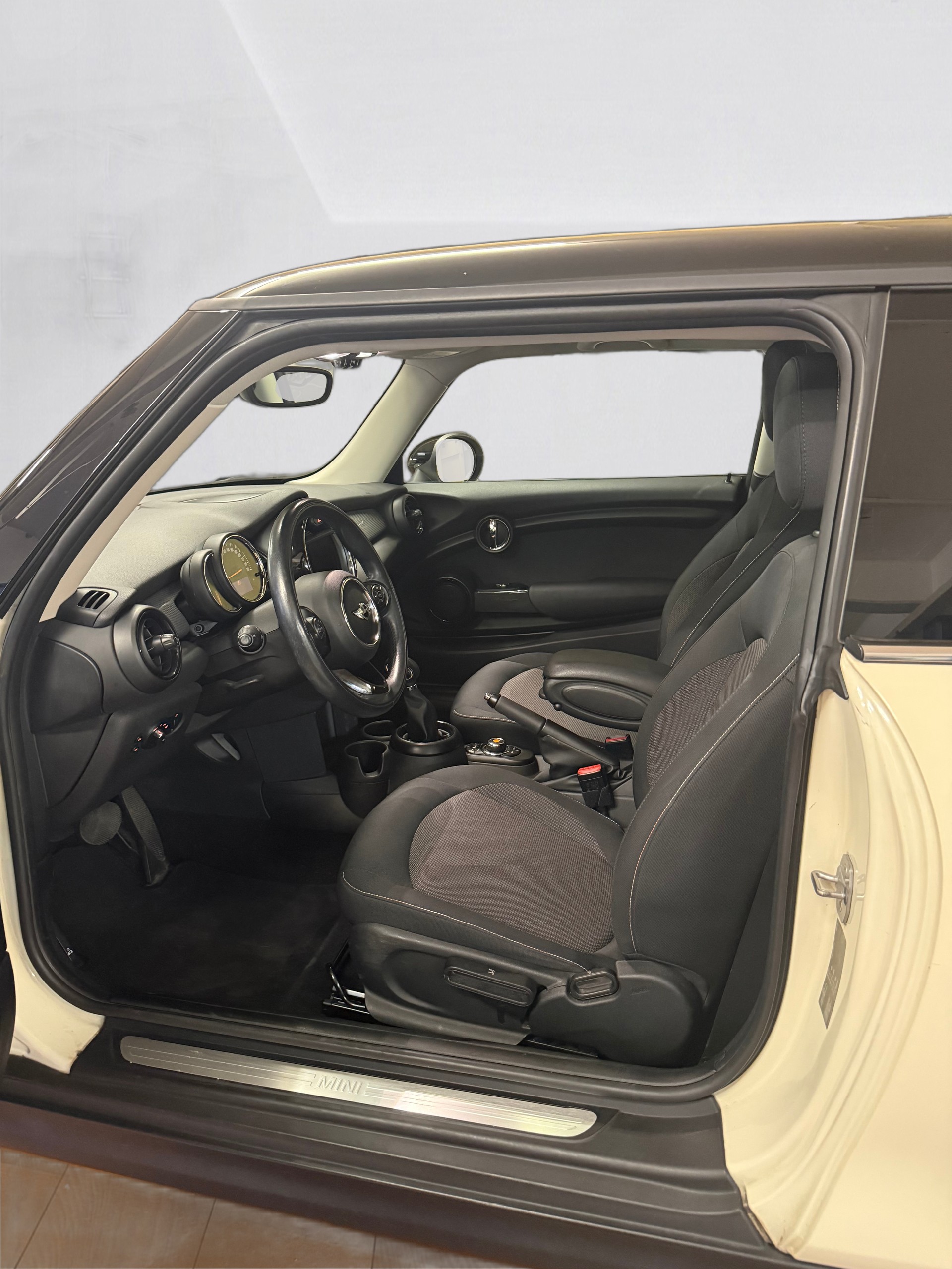 MINI Cooper Steptronic-image-9