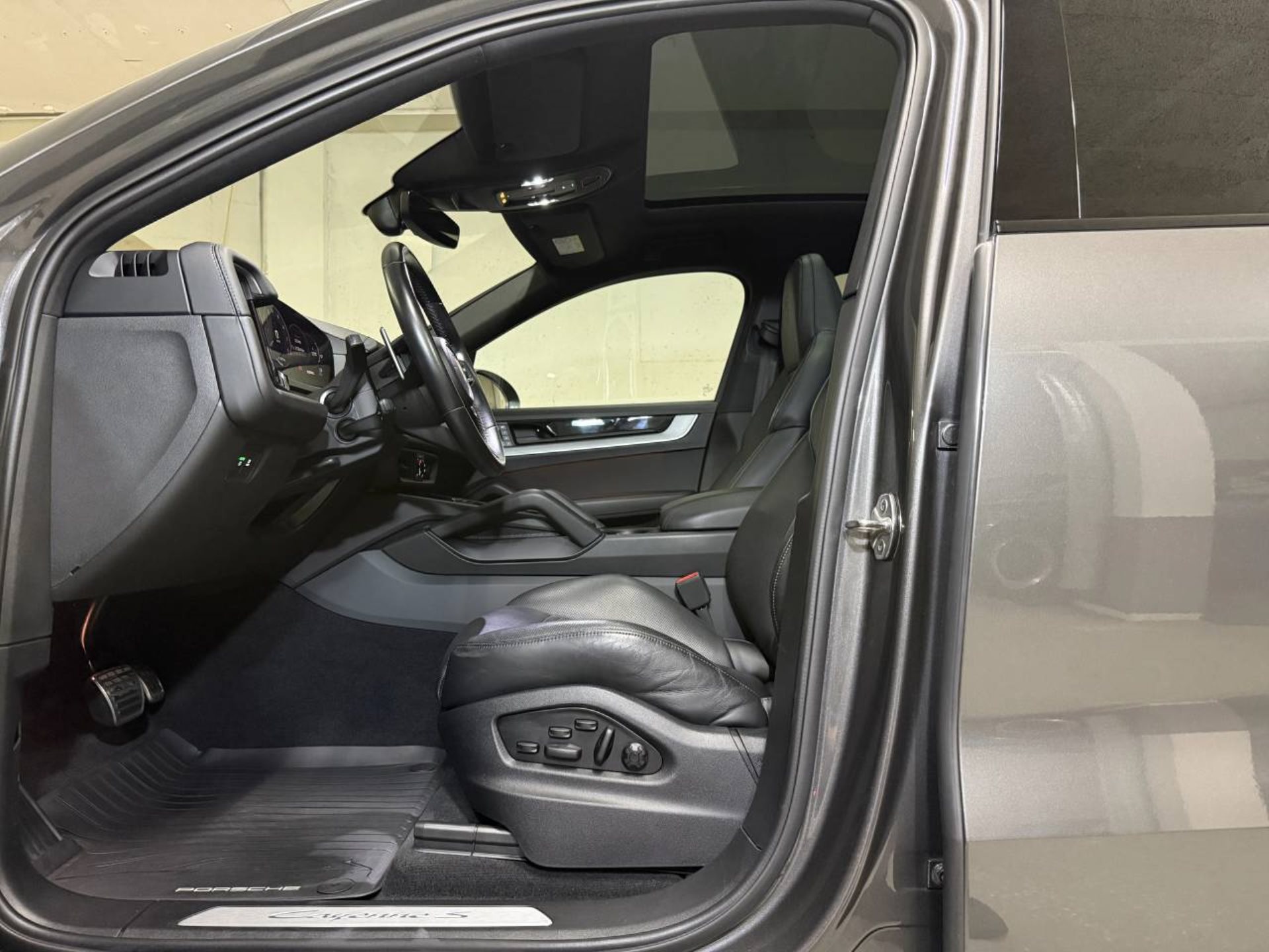 PORSCHE Cayenne S Coupe-image-11