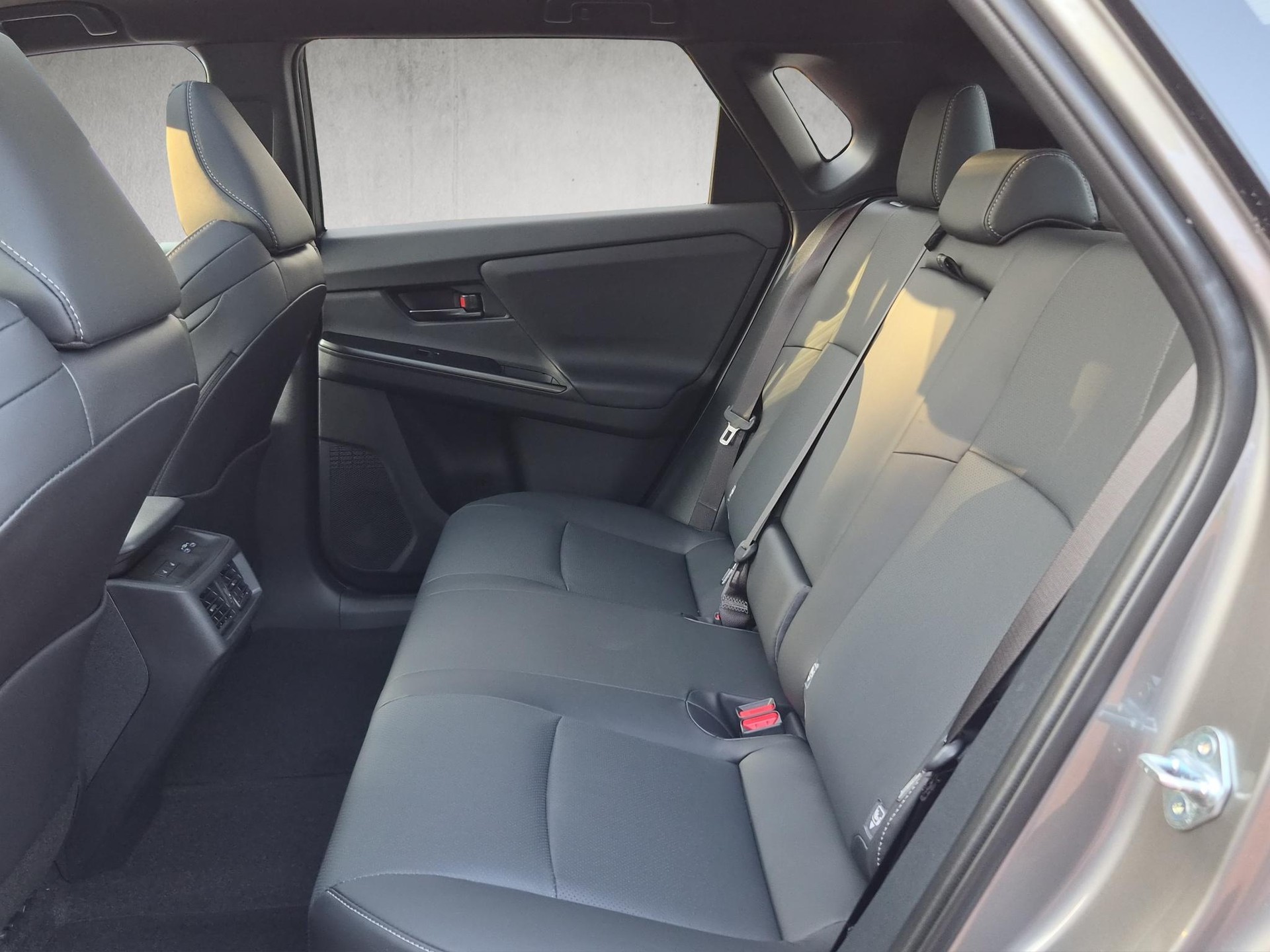 TOYOTA bZ4X Premium AWD-image-12