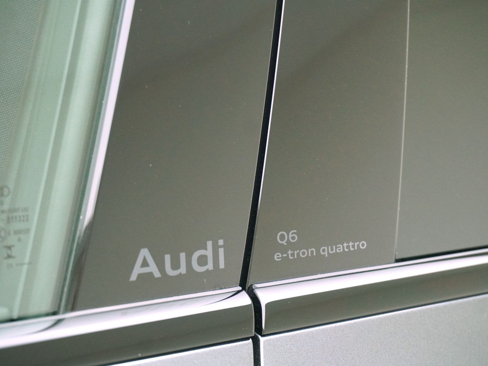 AUDI Q6 e-tron S line quattro **Audi Werksgarantie bis 01/2031**-image-8