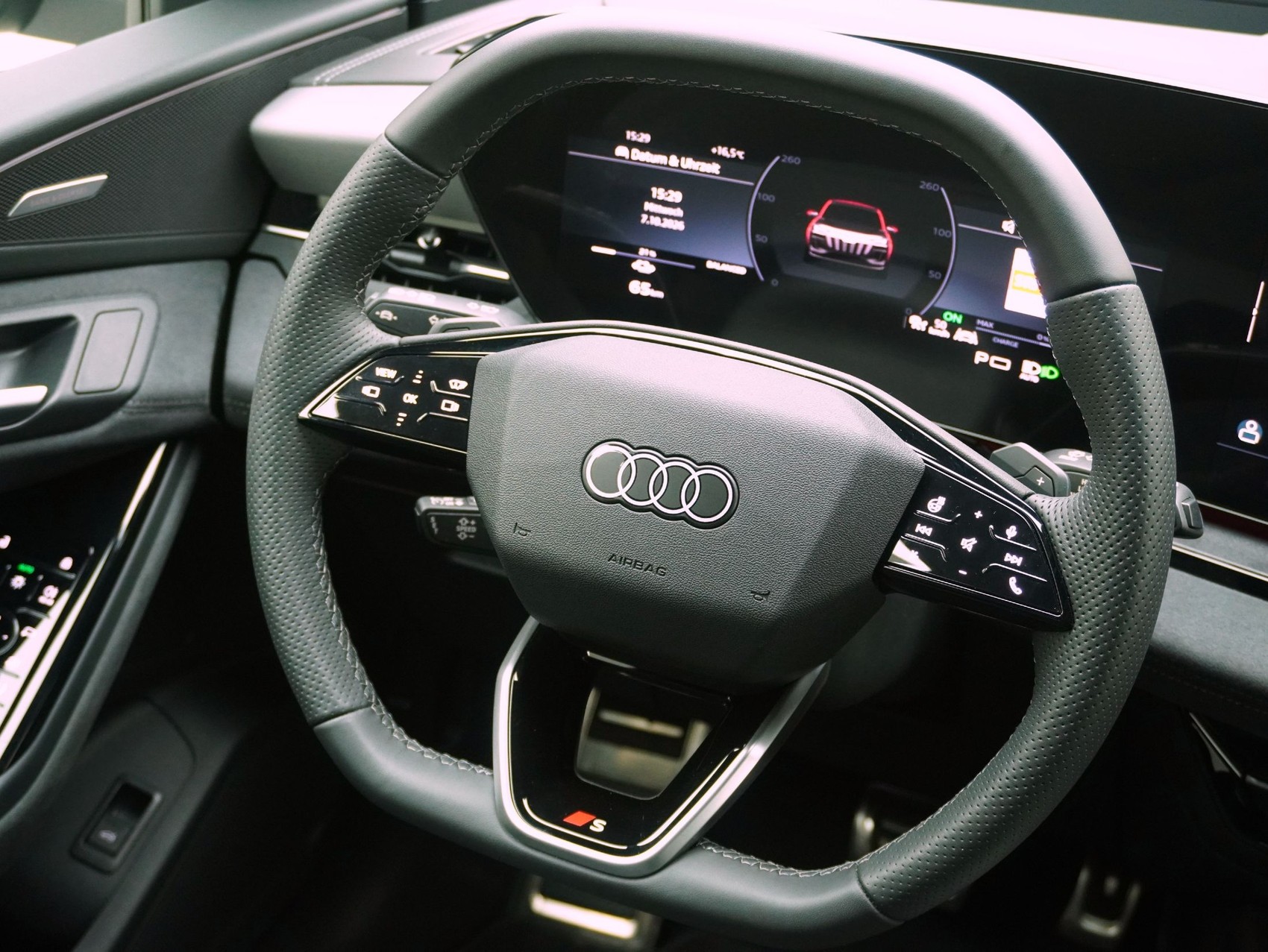 AUDI Q6 e-tron S line quattro **Audi Werksgarantie bis 01/2031**-image-12