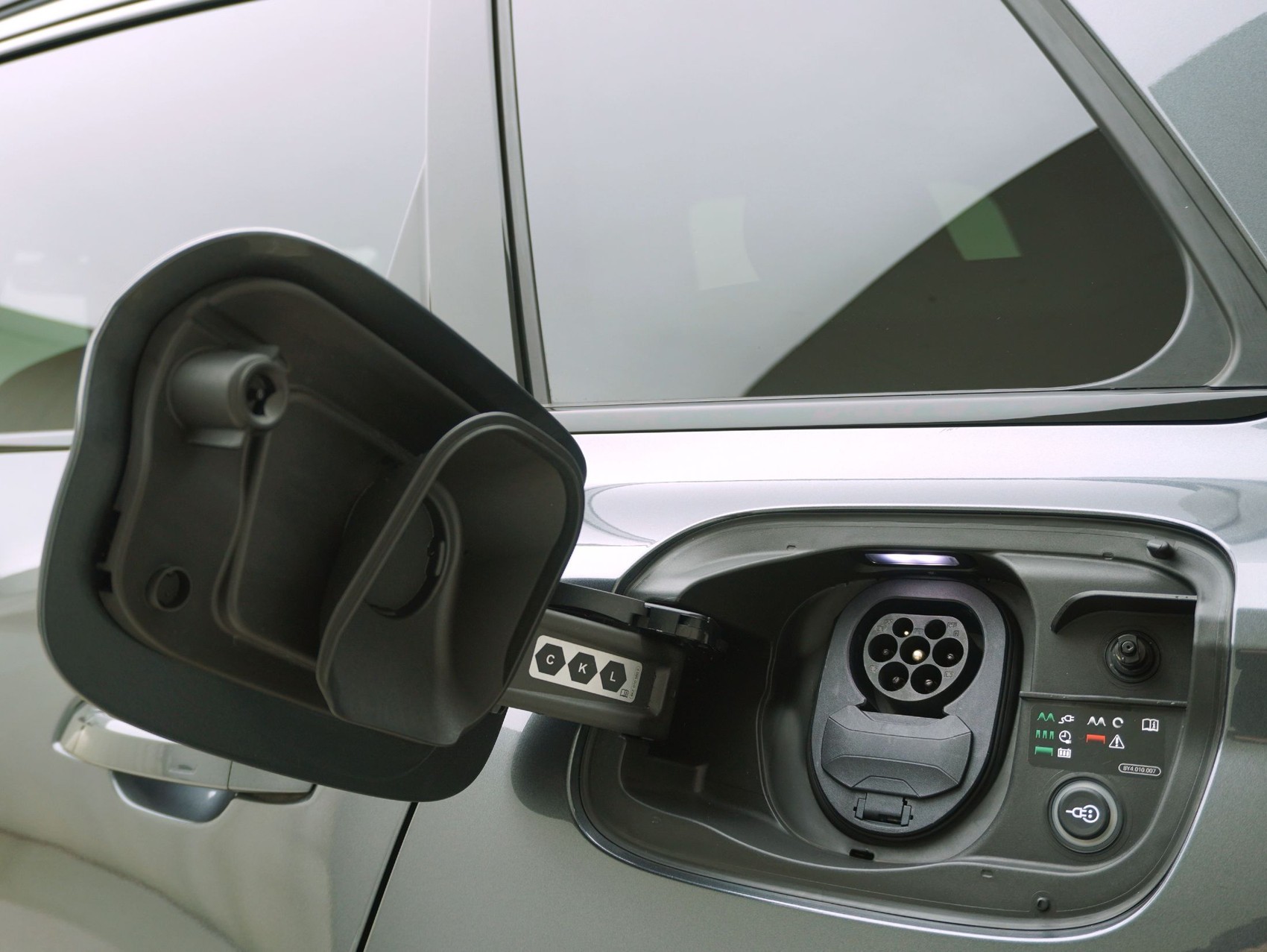 AUDI Q6 e-tron S line quattro **Audi Werksgarantie bis 01/2031**-showroom-element-3