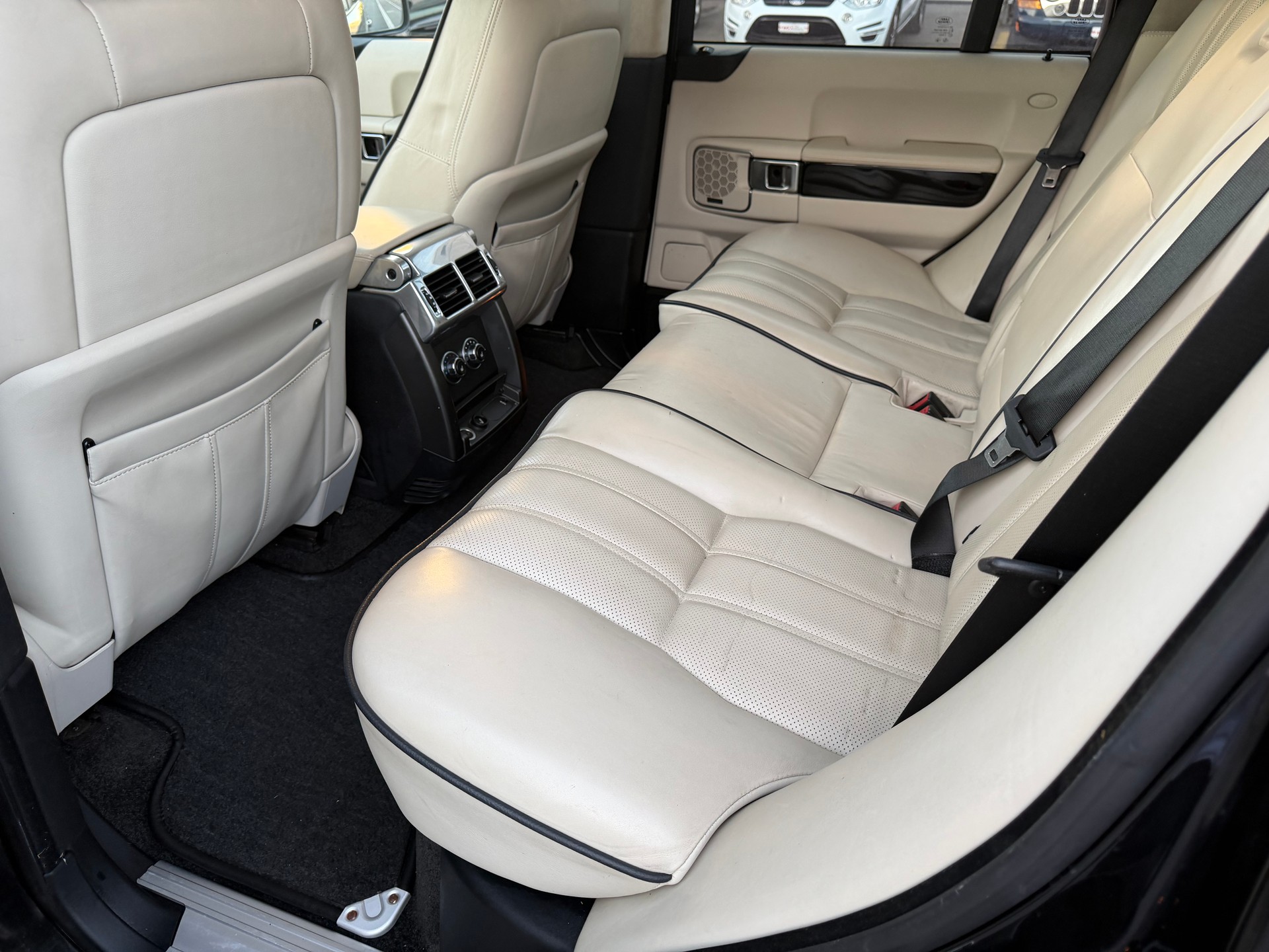 LAND ROVER Range Rover 4.4 TDV8 Vogue Automatic-image-9