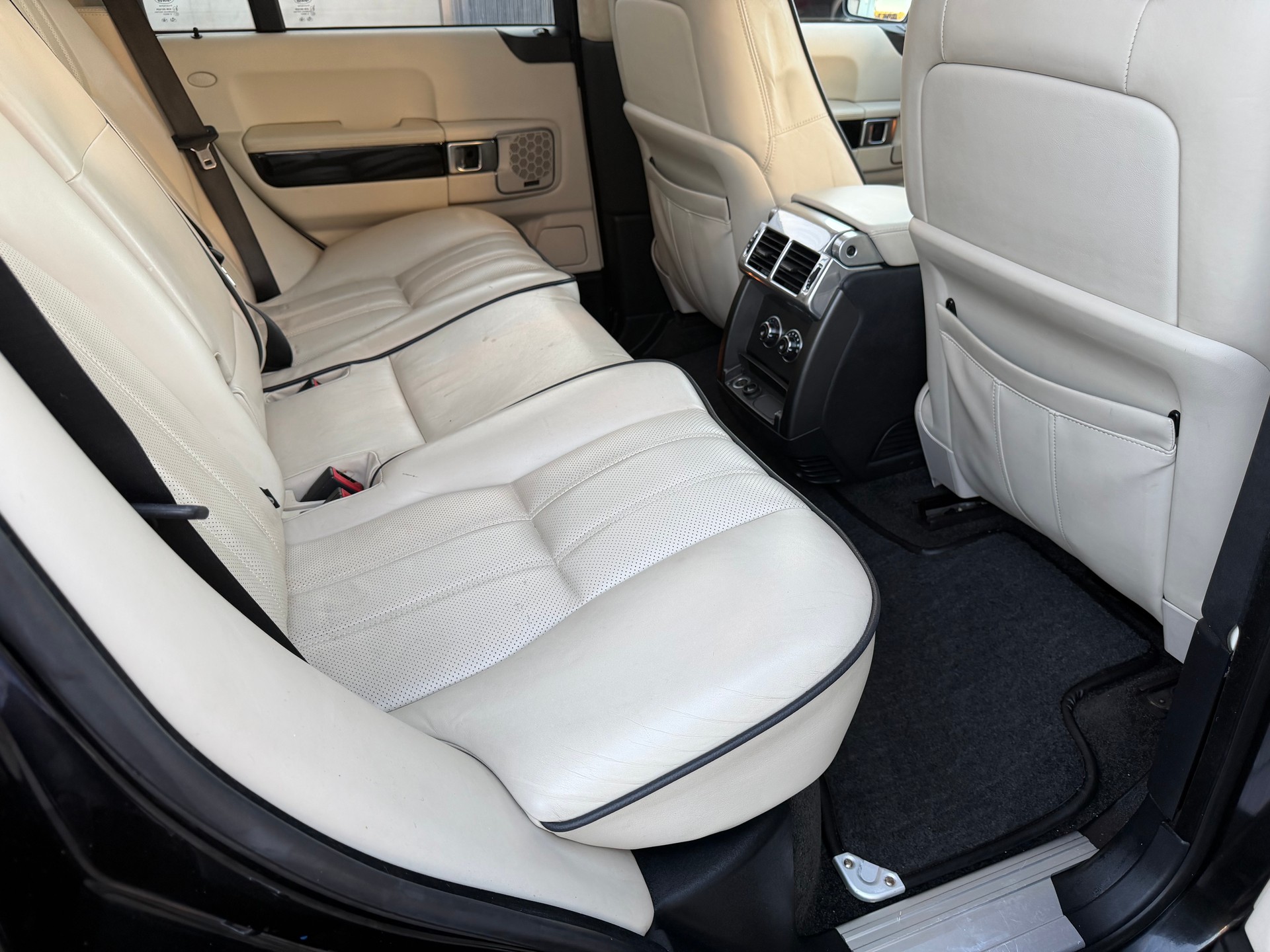 LAND ROVER Range Rover 4.4 TDV8 Vogue Automatic-image-13