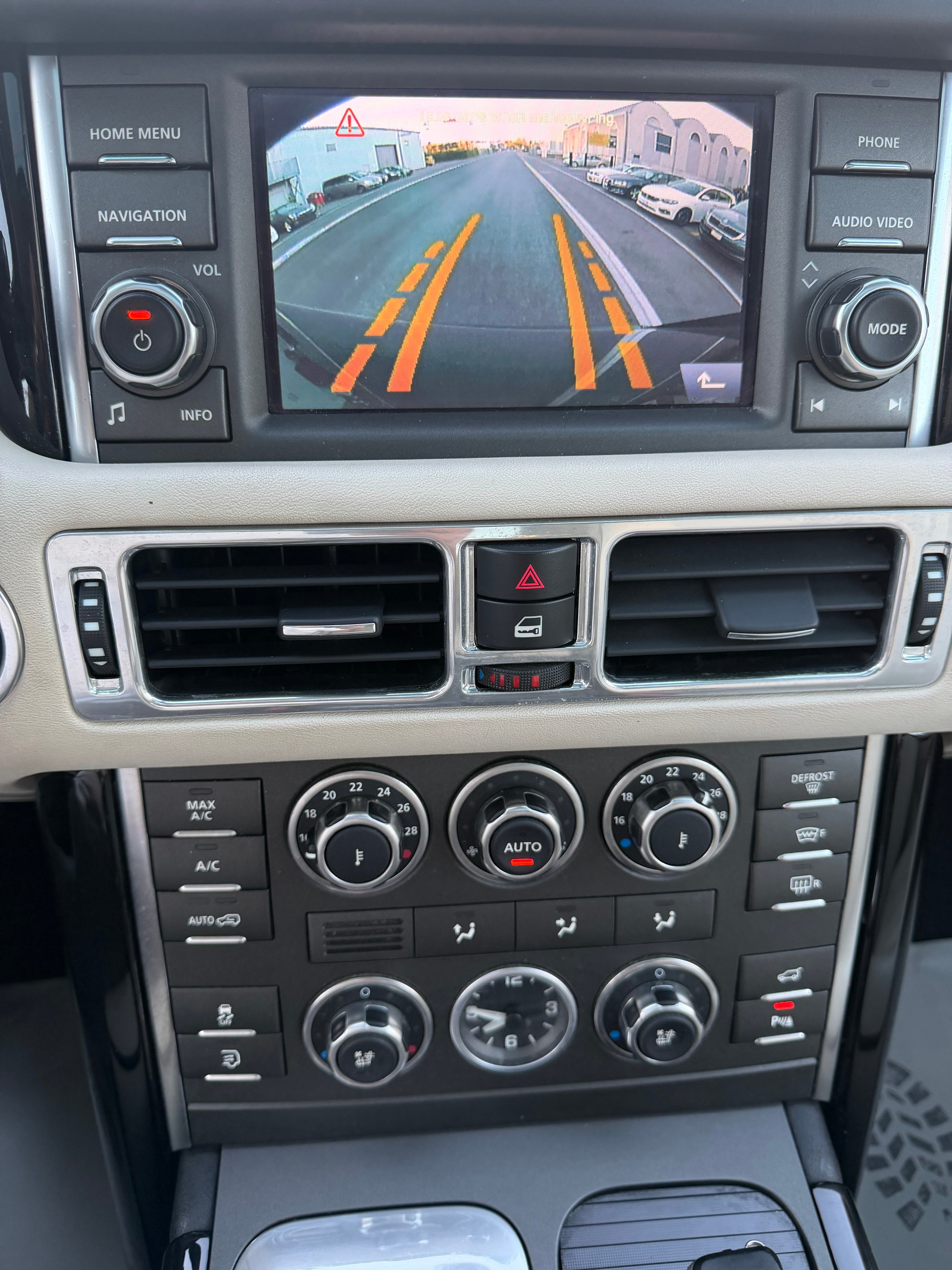 LAND ROVER Range Rover 4.4 TDV8 Vogue Automatic-image-17