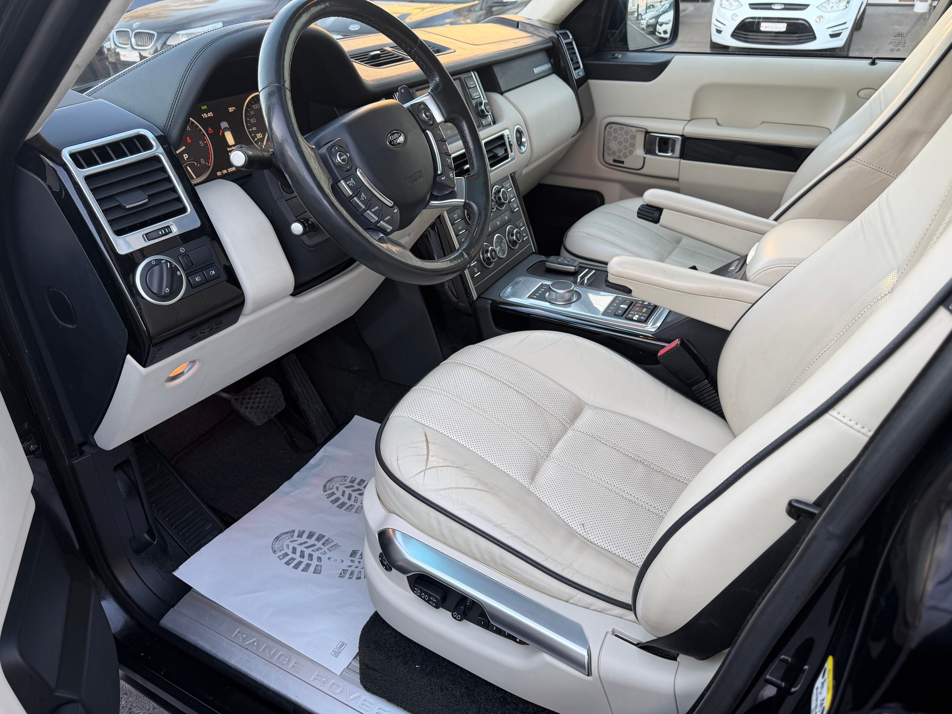 LAND ROVER Range Rover 4.4 TDV8 Vogue Automatic-image-8