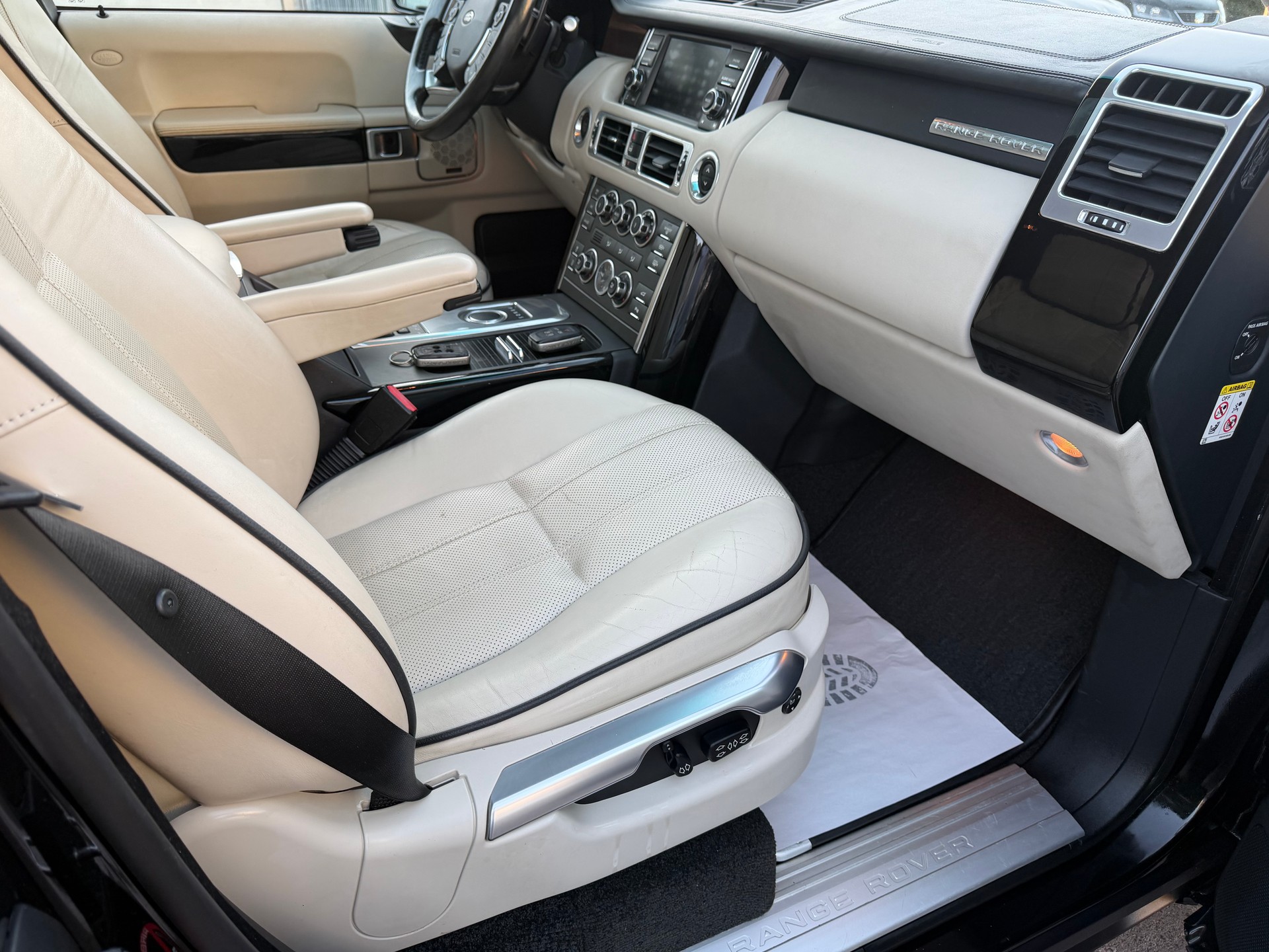 LAND ROVER Range Rover 4.4 TDV8 Vogue Automatic-image-14