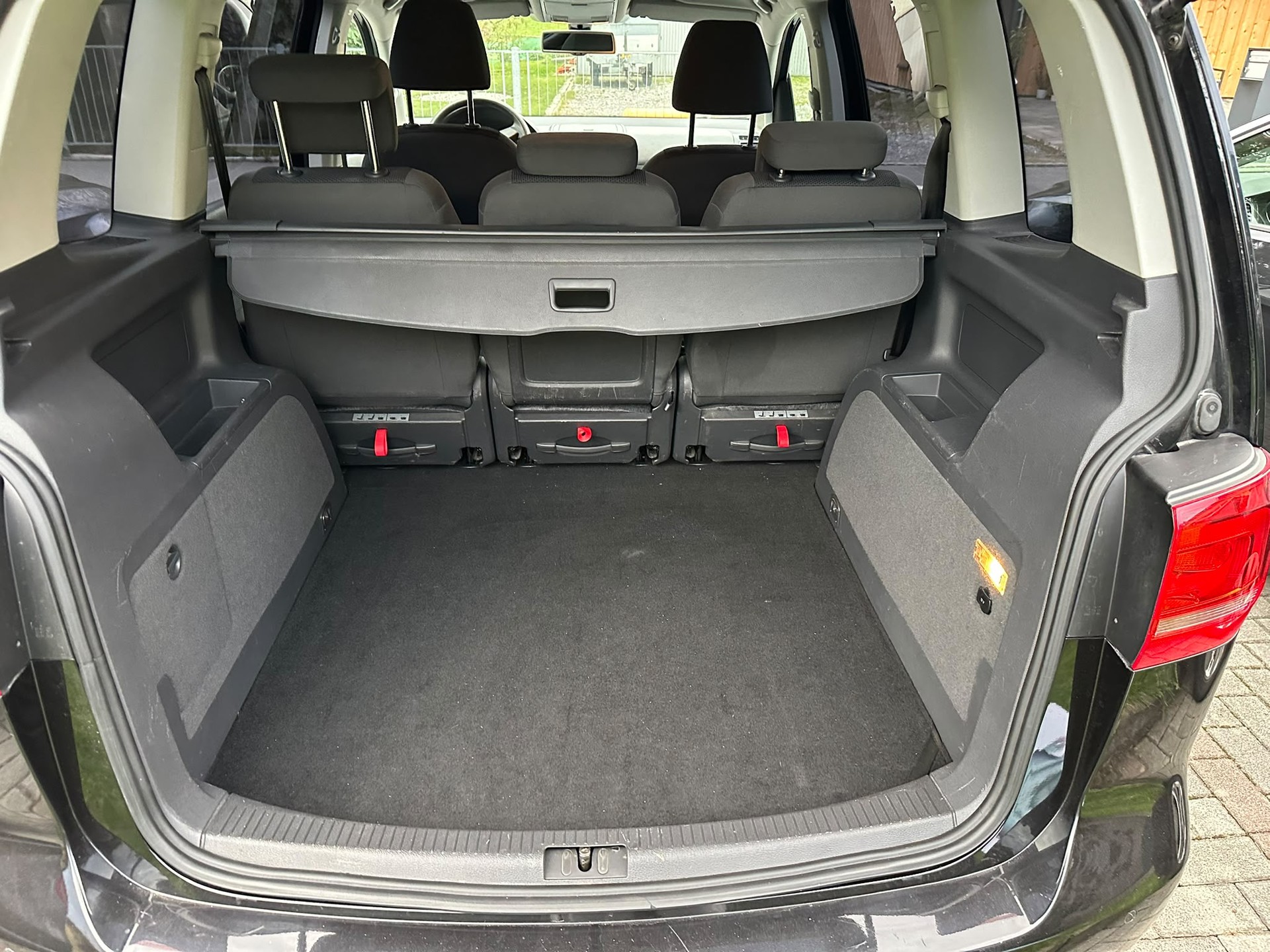 VW Touran 1.6 TDI Trendline DSG-image-6