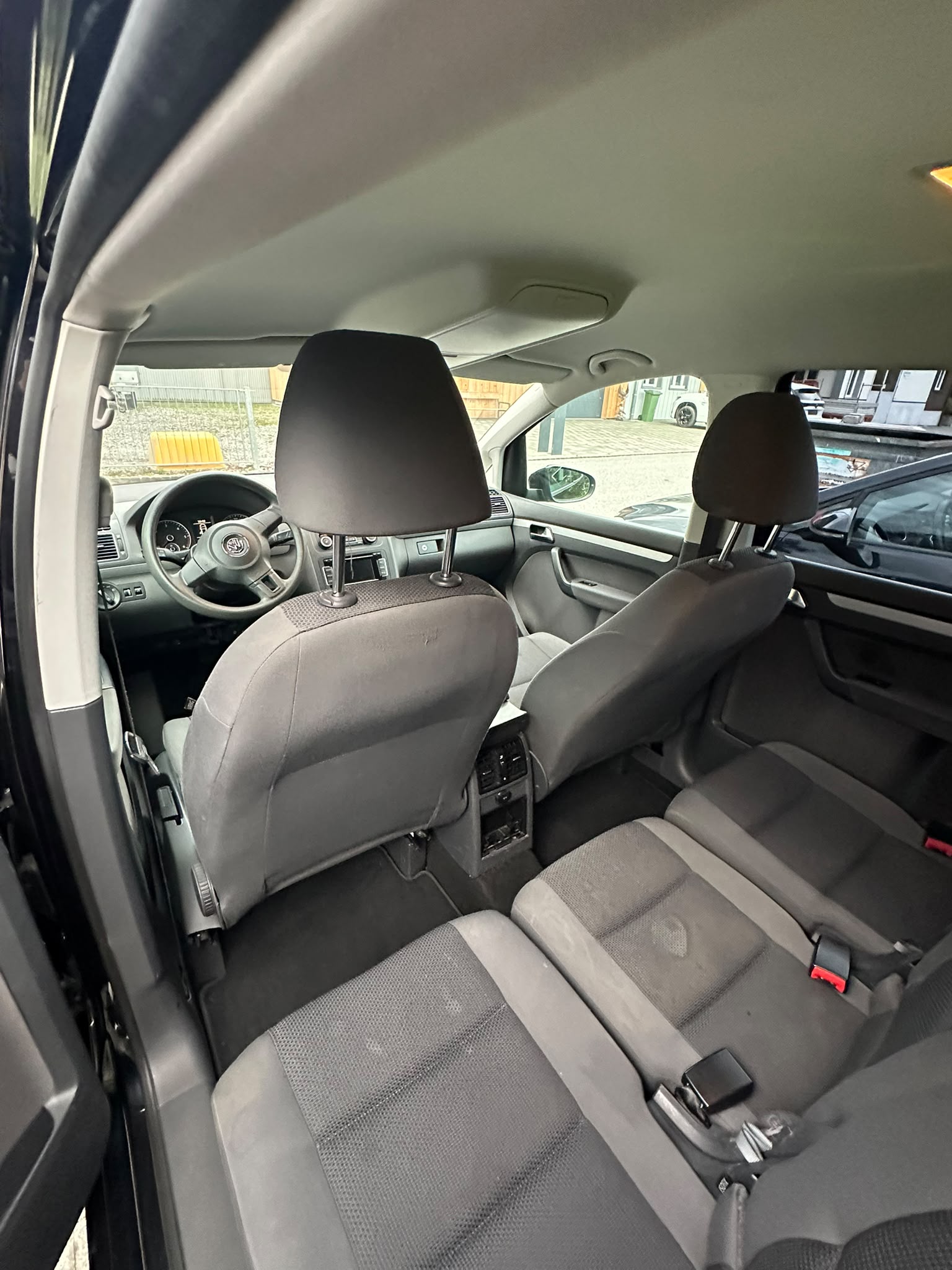 VW Touran 1.6 TDI Trendline DSG-image-7