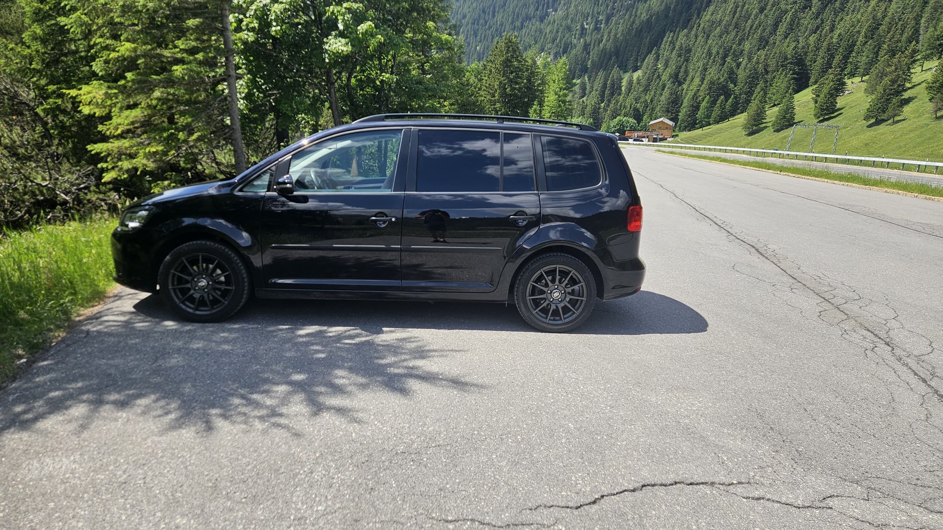 VW Touran 1.6 TDI Trendline DSG-image-2