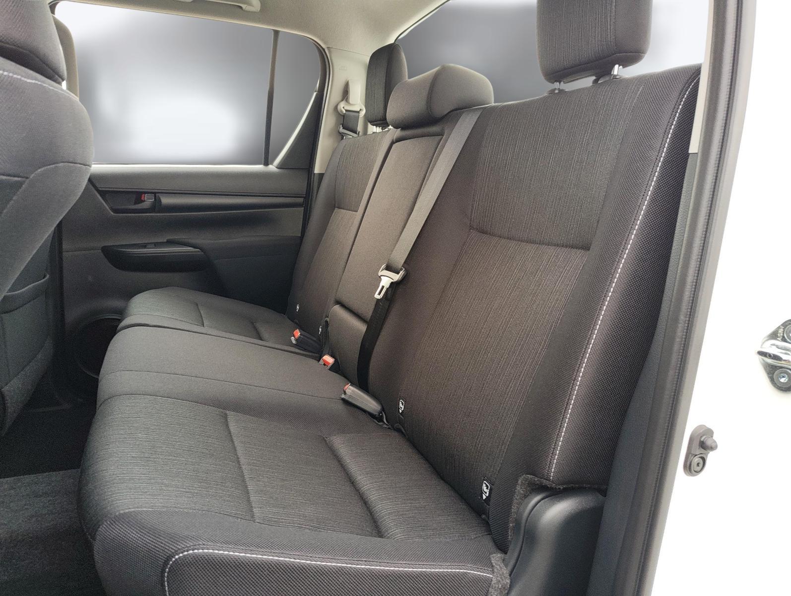 TOYOTA Hilux Double Cab.-Pick-up 2.4 D-4D 150 Comfort-image-11
