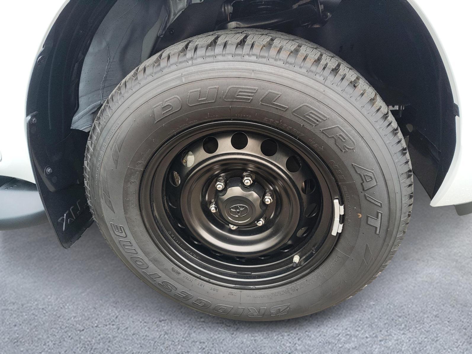 TOYOTA Hilux Double Cab.-Pick-up 2.4 D-4D 150 Comfort-image-14