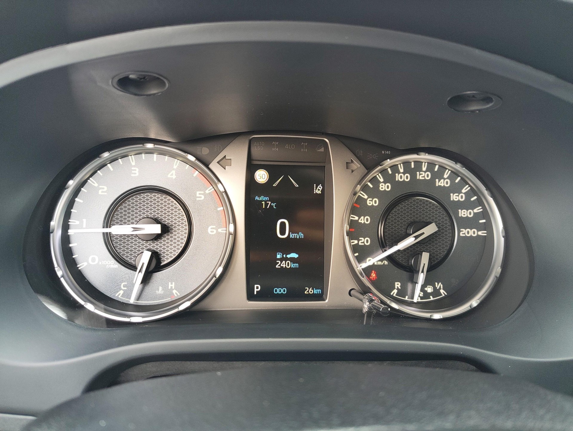 TOYOTA Hilux Double Cab.-Pick-up 2.4 D-4D 150 Comfort-image-13