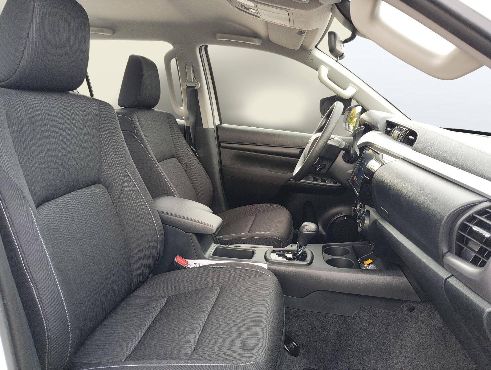 TOYOTA Hilux Double Cab.-Pick-up 2.4 D-4D 150 Comfort-image-10