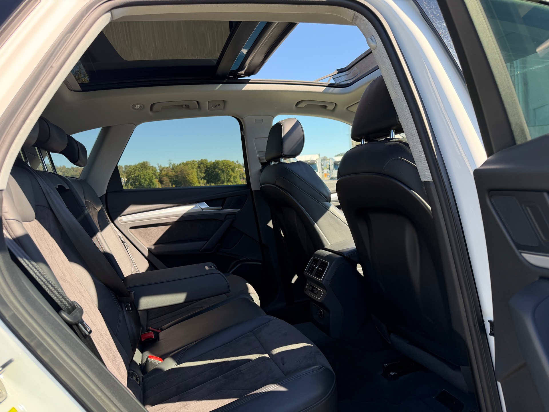 AUDI Q5 2.0 TDI sport quattro-image-28