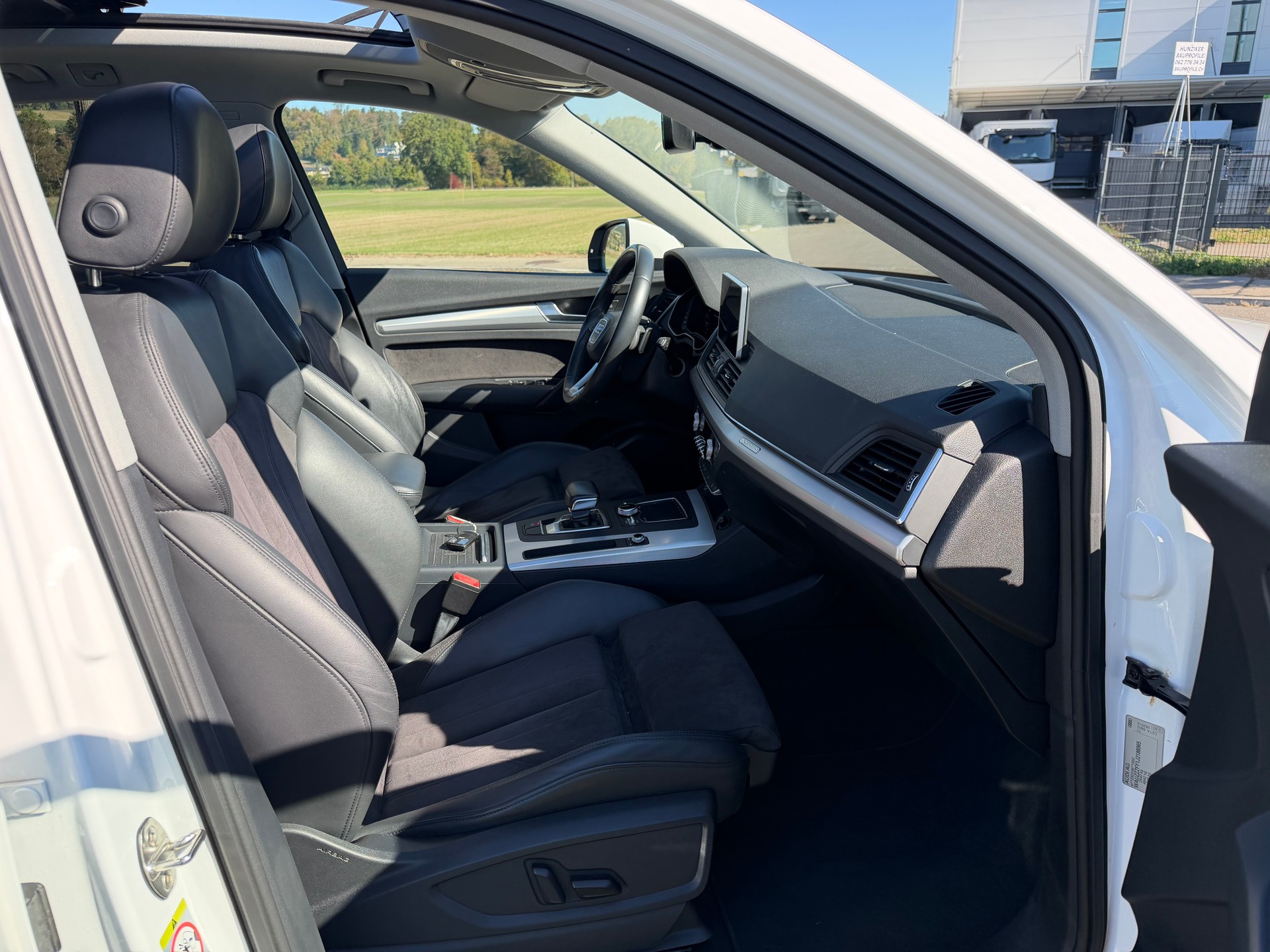 AUDI Q5 2.0 TDI sport quattro-image-23