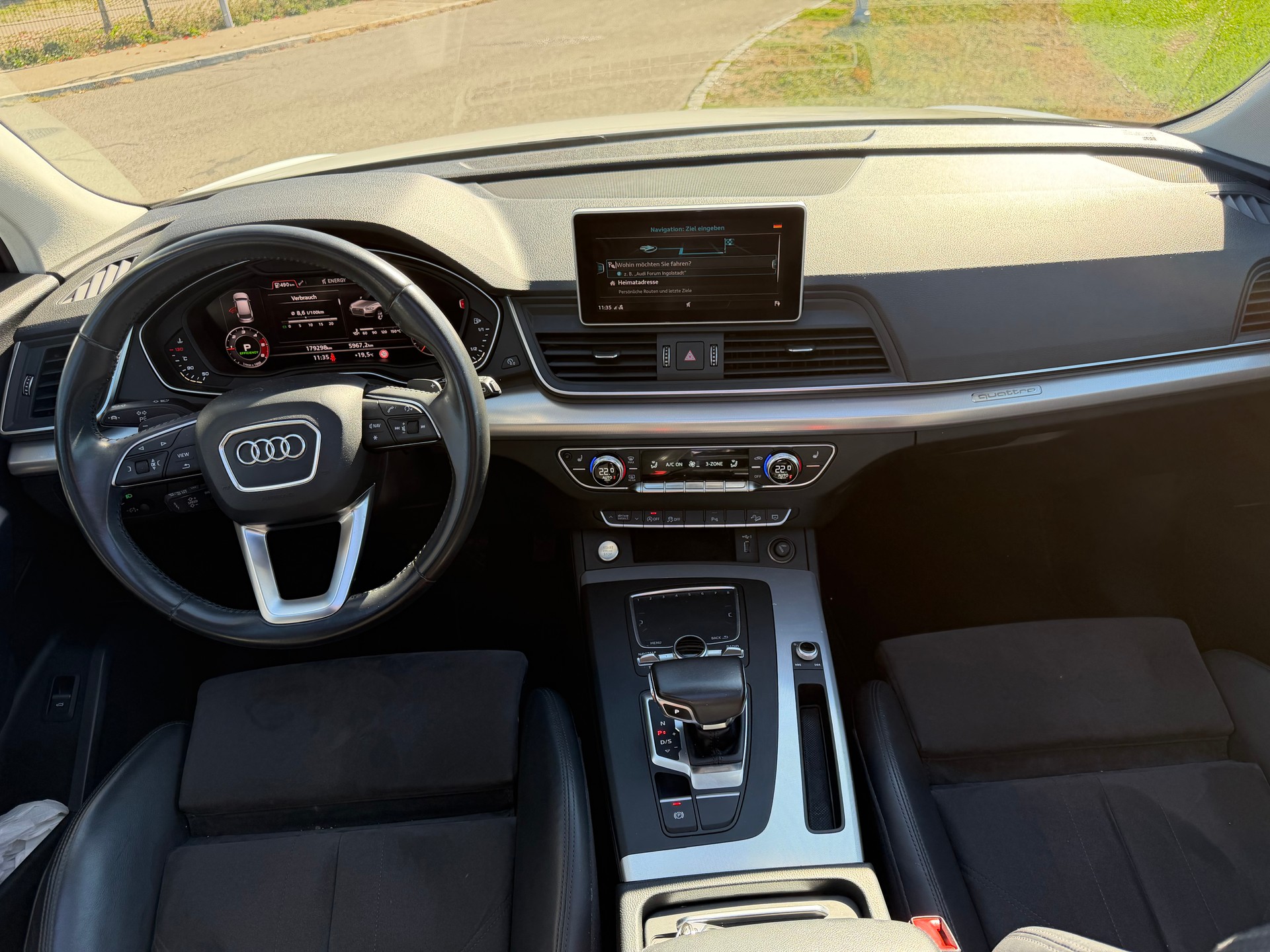 AUDI Q5 2.0 TDI sport quattro-image-17