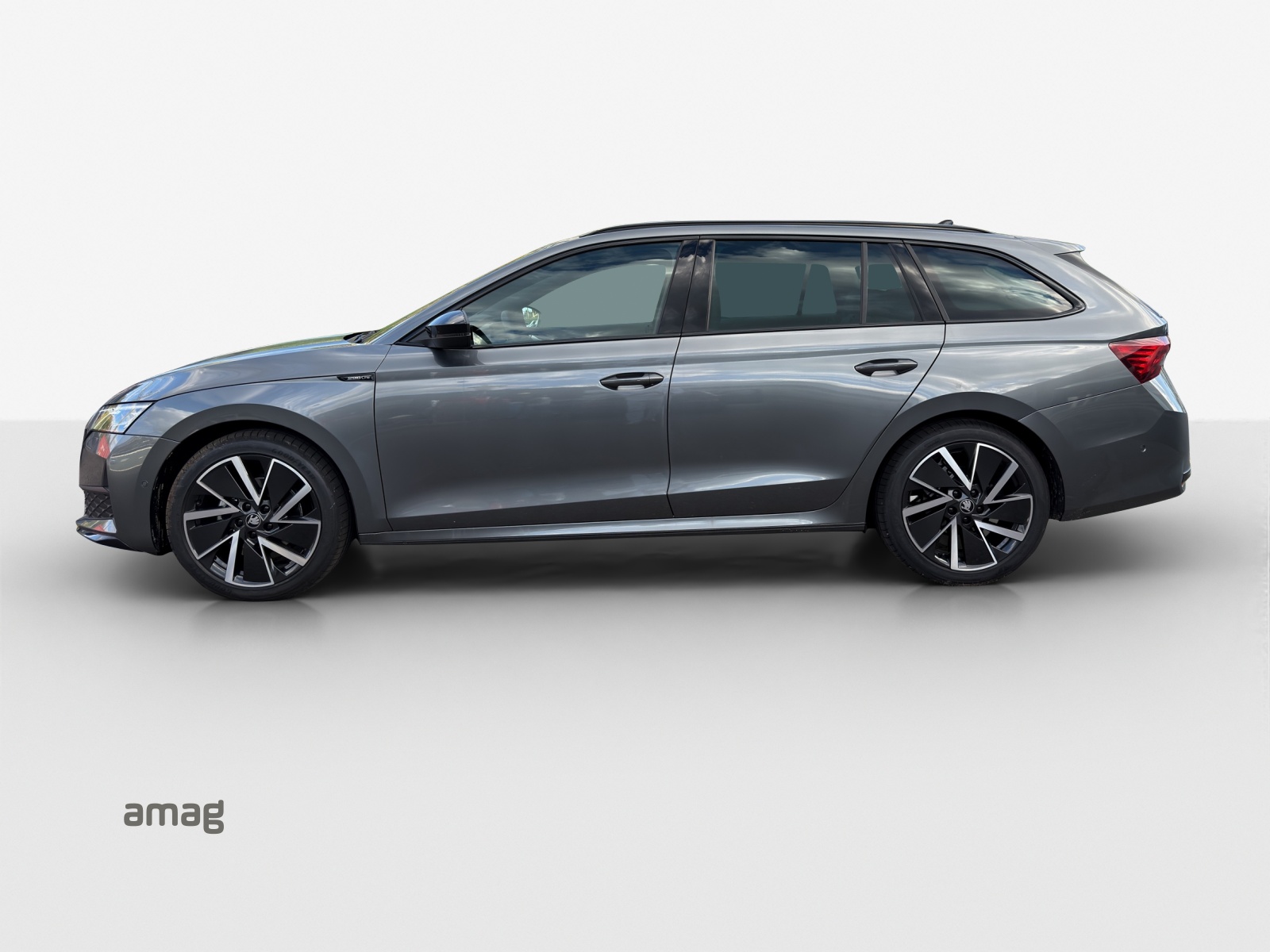 SKODA Octavia Combi 1.5 TSI mHEV DSG Sport Line-showroom-element-1