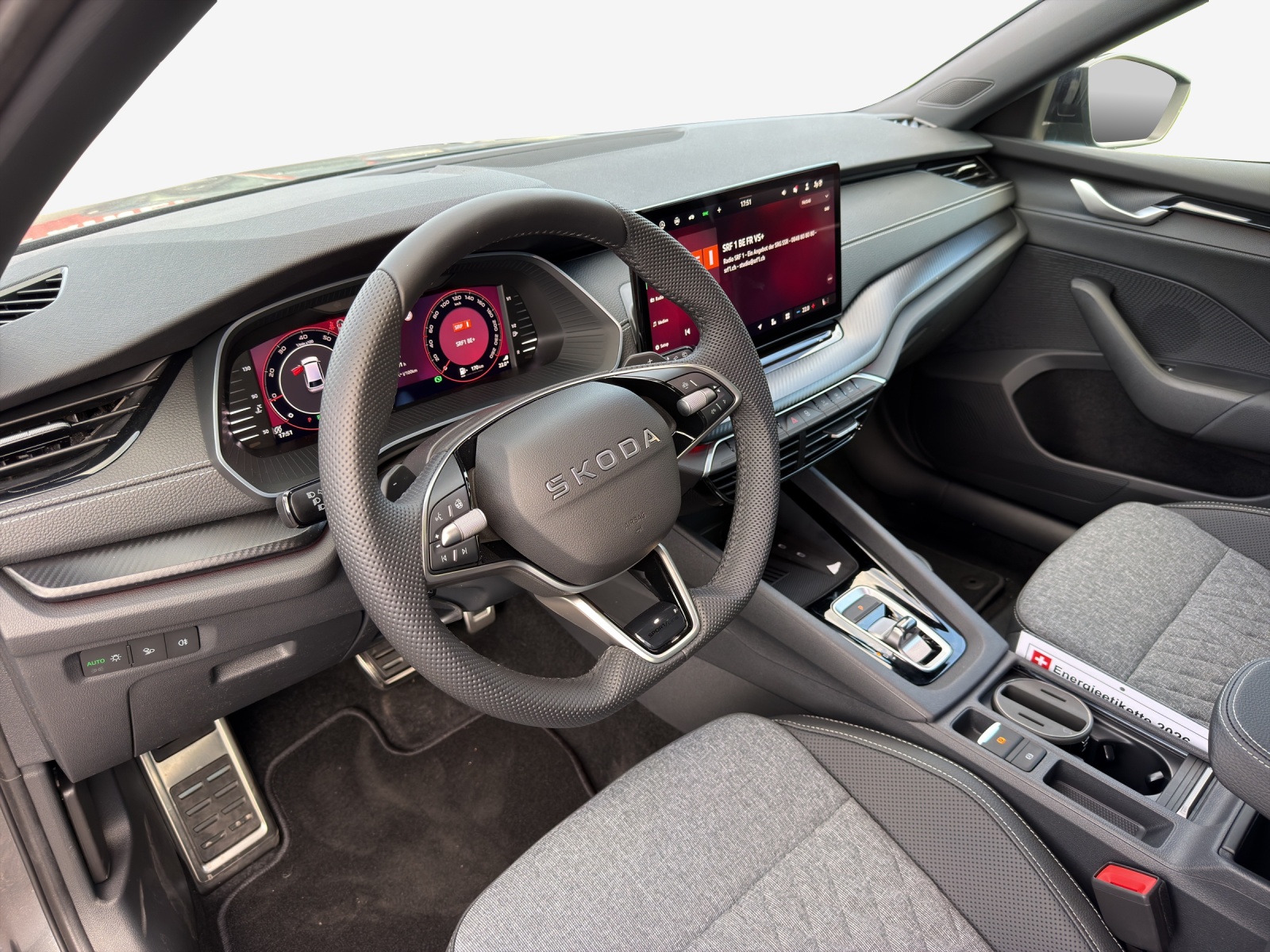 SKODA Octavia Combi 1.5 TSI mHEV DSG Sport Line-image-9