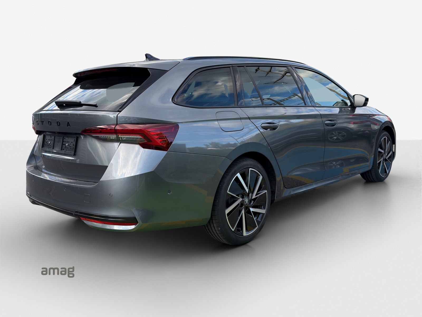 SKODA Octavia Combi 1.5 TSI mHEV DSG Sport Line-image-4