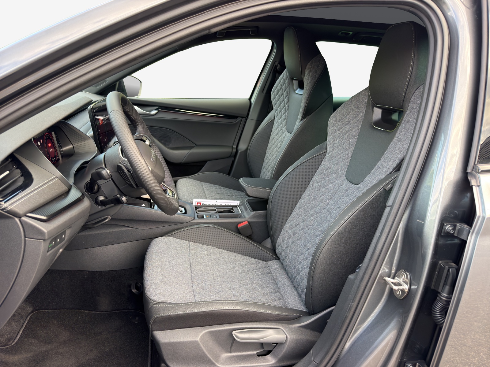 SKODA Octavia Combi 1.5 TSI mHEV DSG Sport Line-image-7