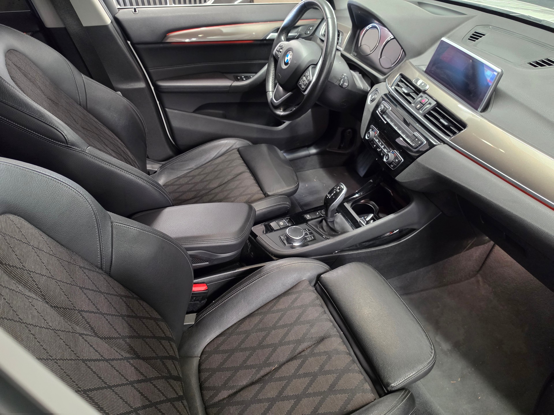 BMW X1 xDrive 20i Sport Line Steptronic-image-6