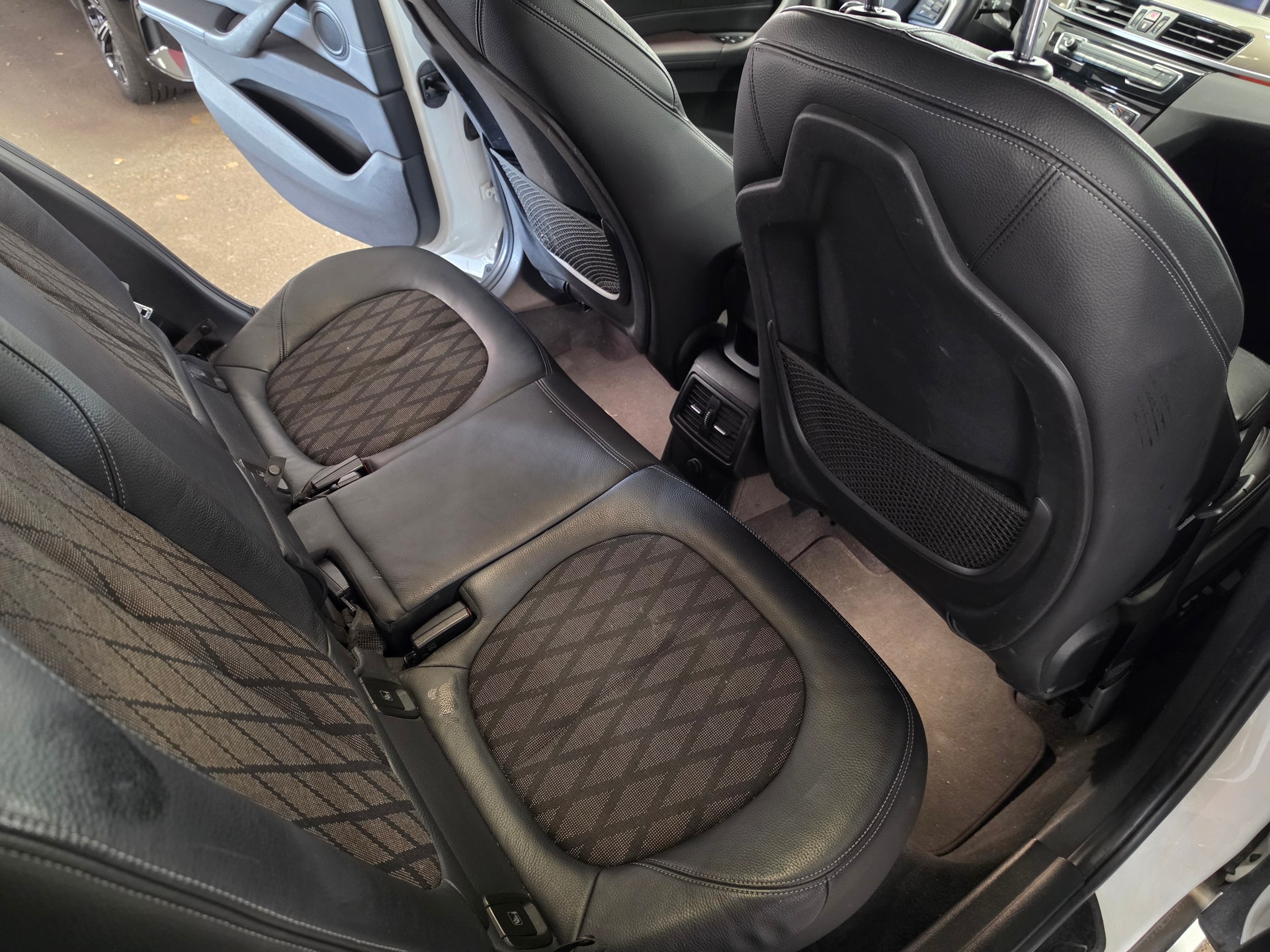 BMW X1 xDrive 20i Sport Line Steptronic-image-13