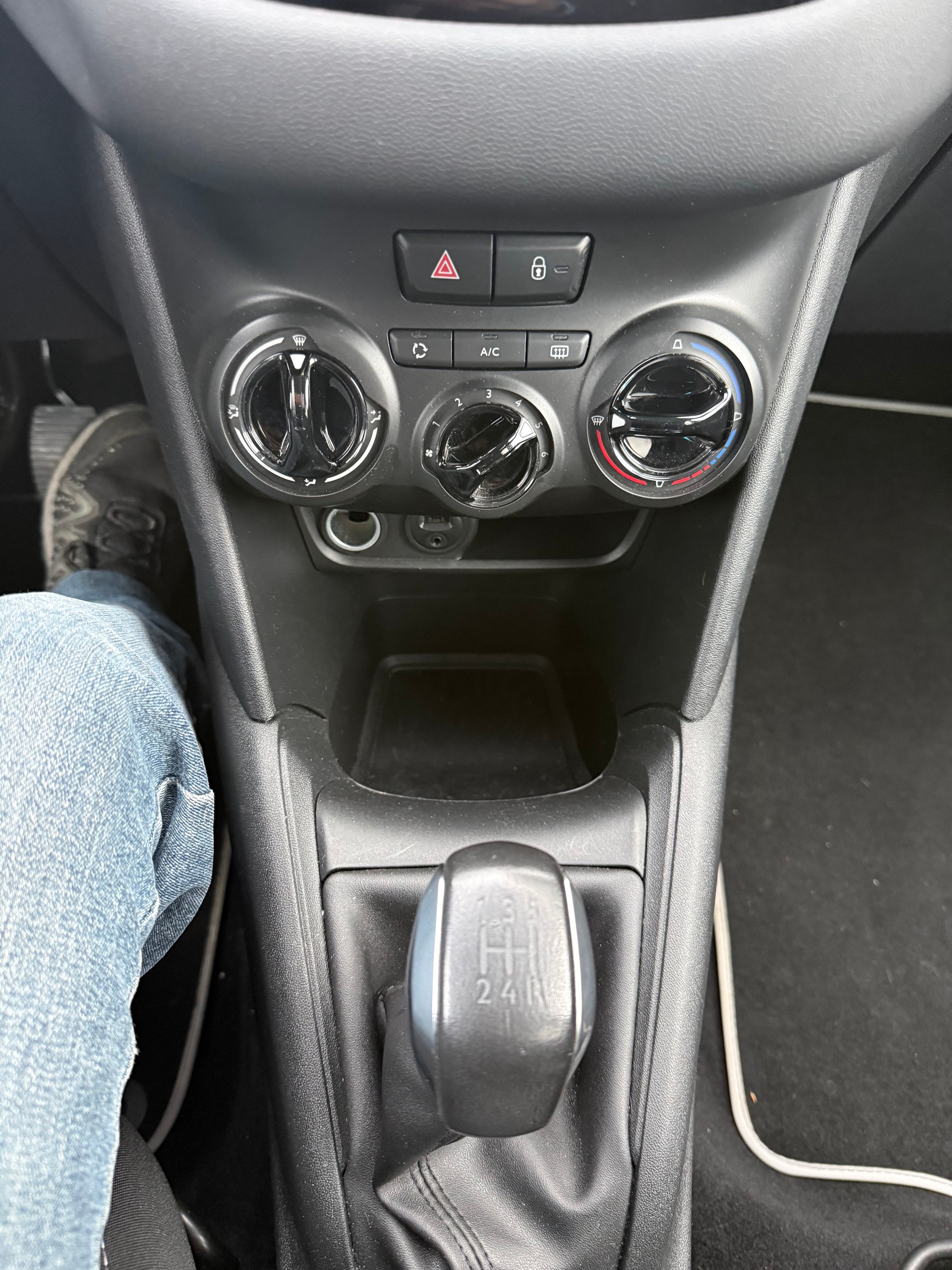 PEUGEOT 208 1.2 VTI Active-image-15