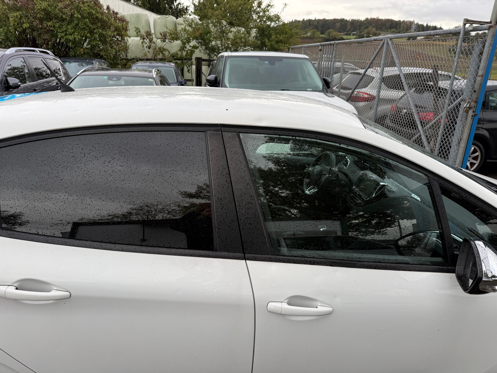 PEUGEOT 208 1.2 VTI Active-image-9