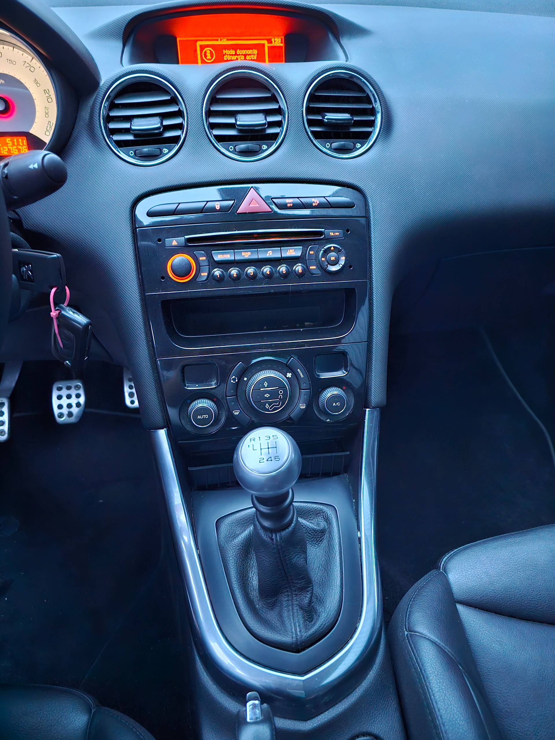PEUGEOT 308 CC 1.6 16V Turbo Allure-image-10