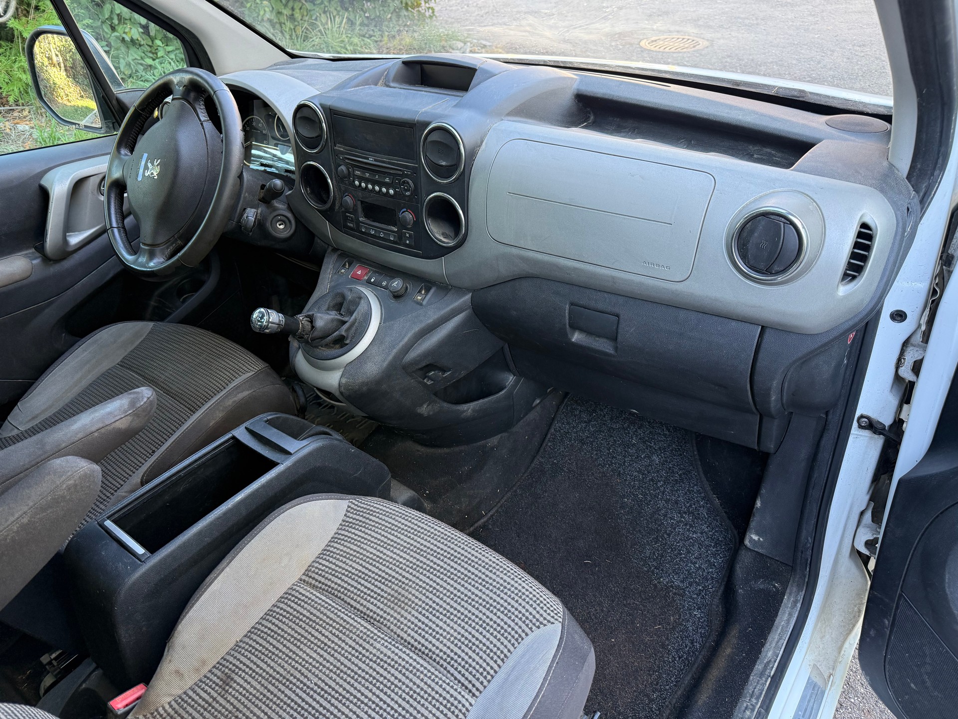PEUGEOT PARTNER-image-9
