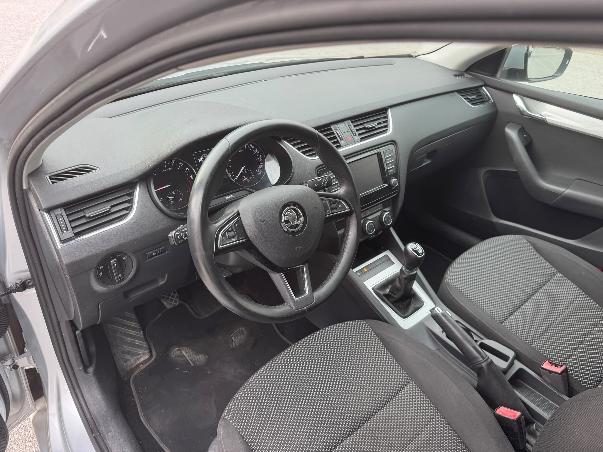SKODA Octavia Combi 1.6 TDI GreenLine-image-7