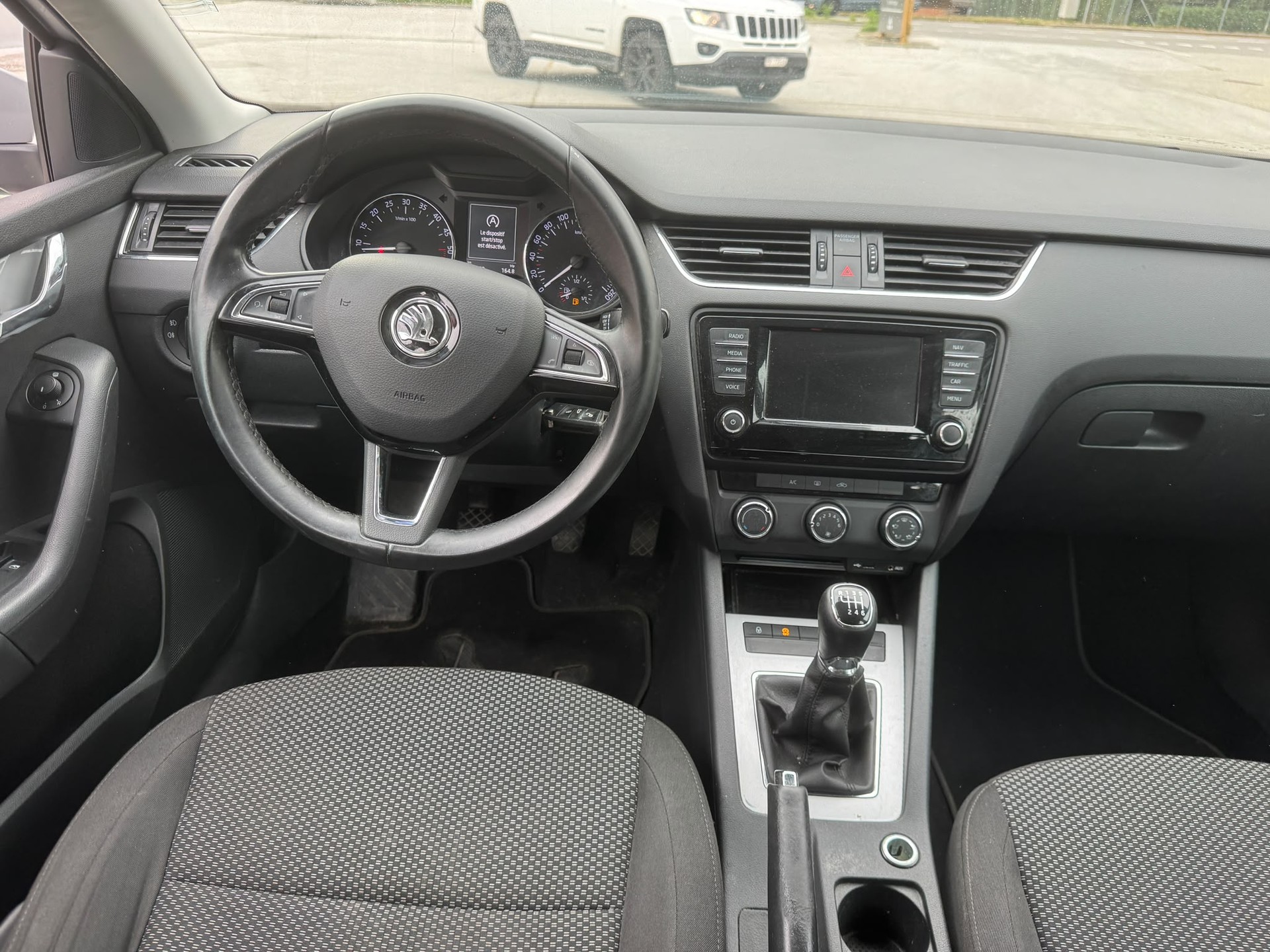 SKODA Octavia Combi 1.6 TDI GreenLine-image-8