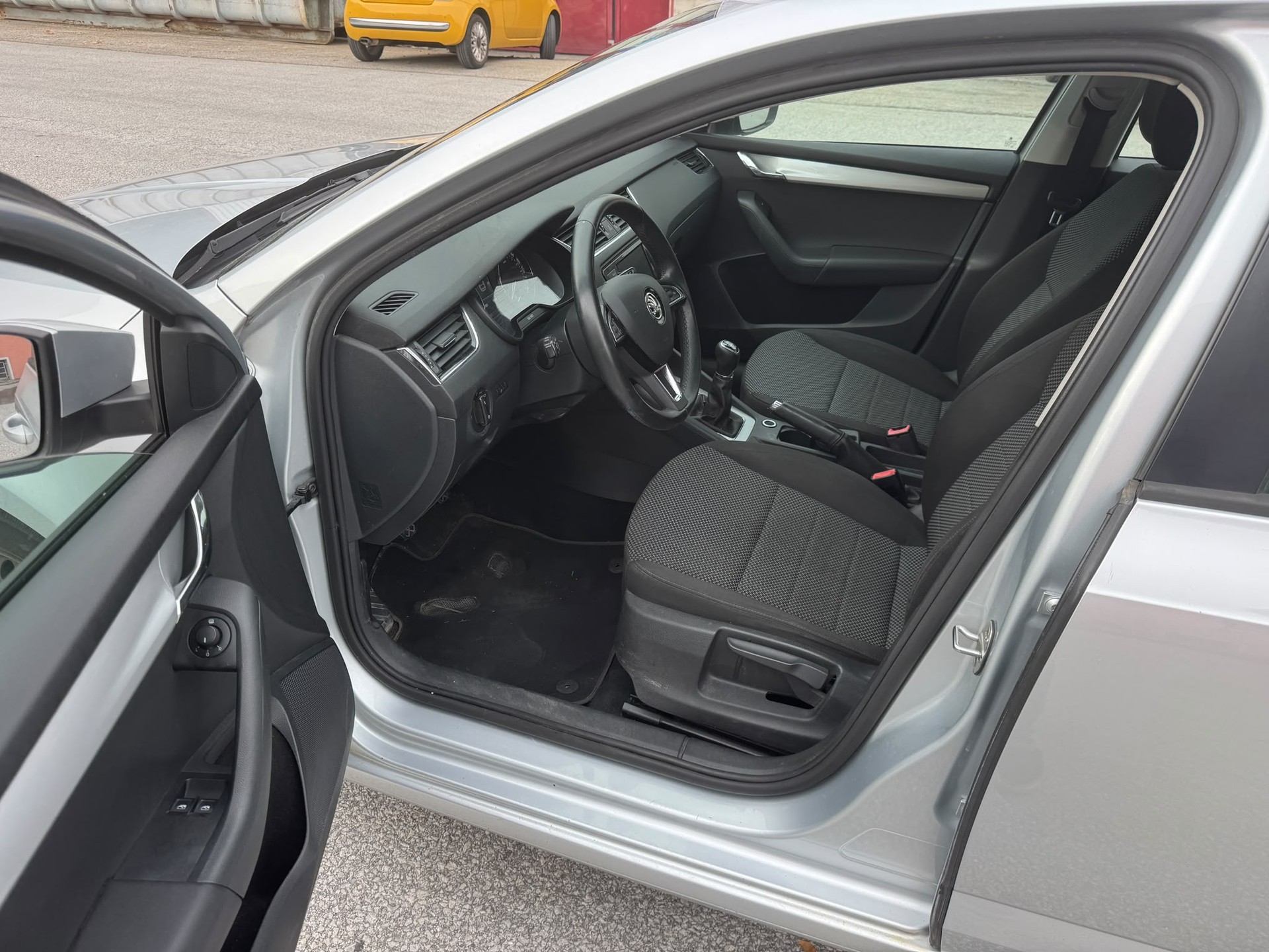 SKODA Octavia Combi 1.6 TDI GreenLine-image-6