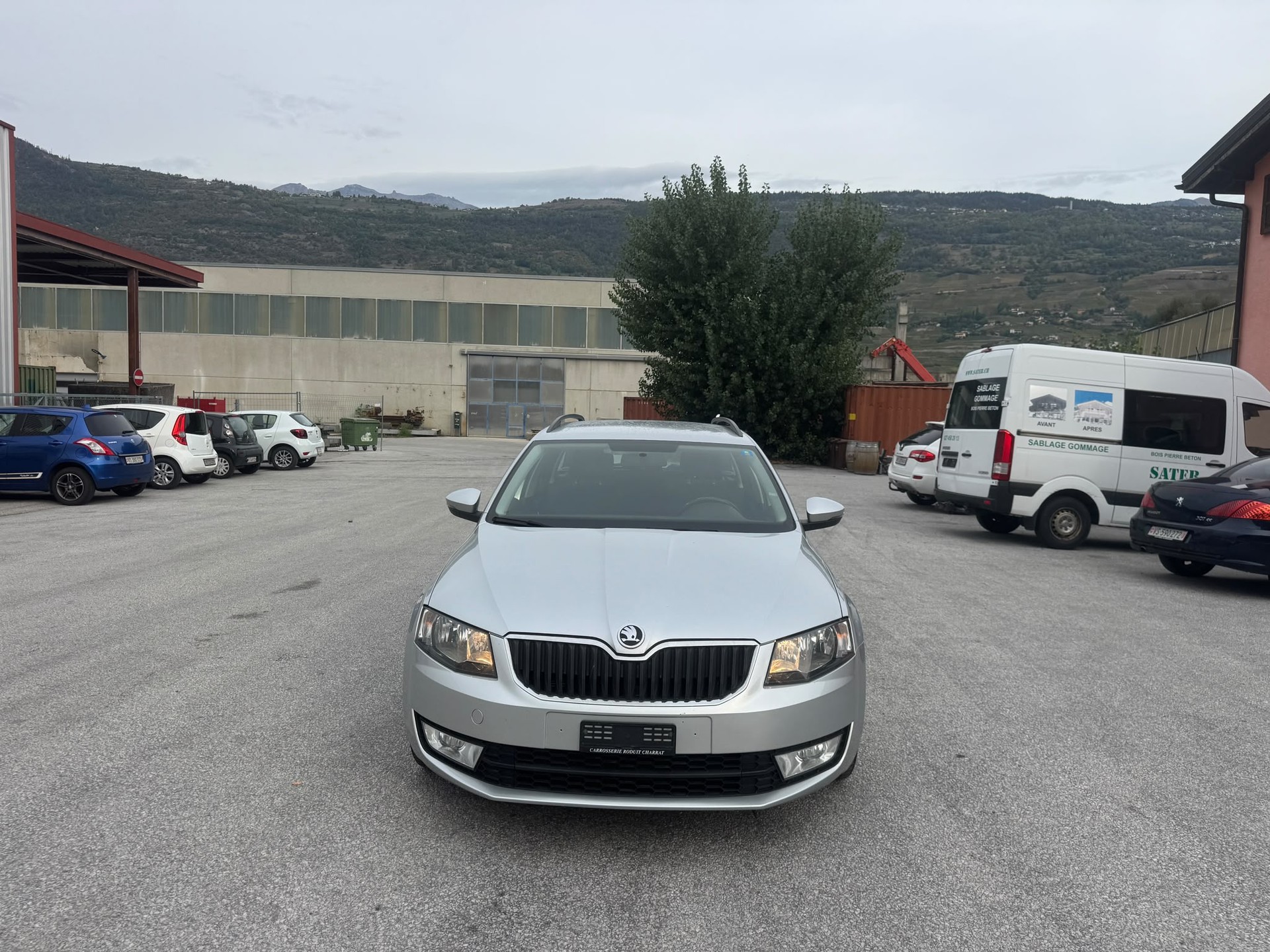 SKODA Octavia Combi 1.6 TDI GreenLine-image-2
