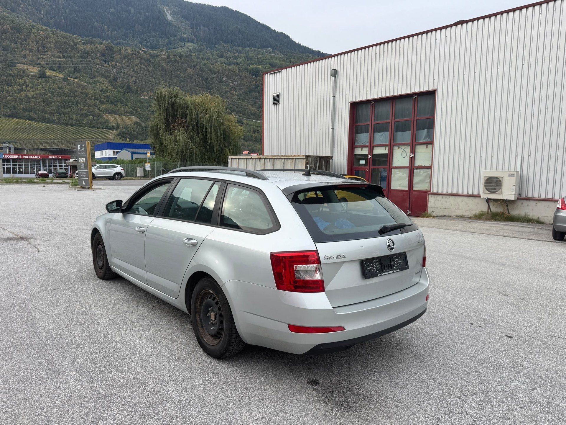 SKODA Octavia Combi 1.6 TDI GreenLine-image-4