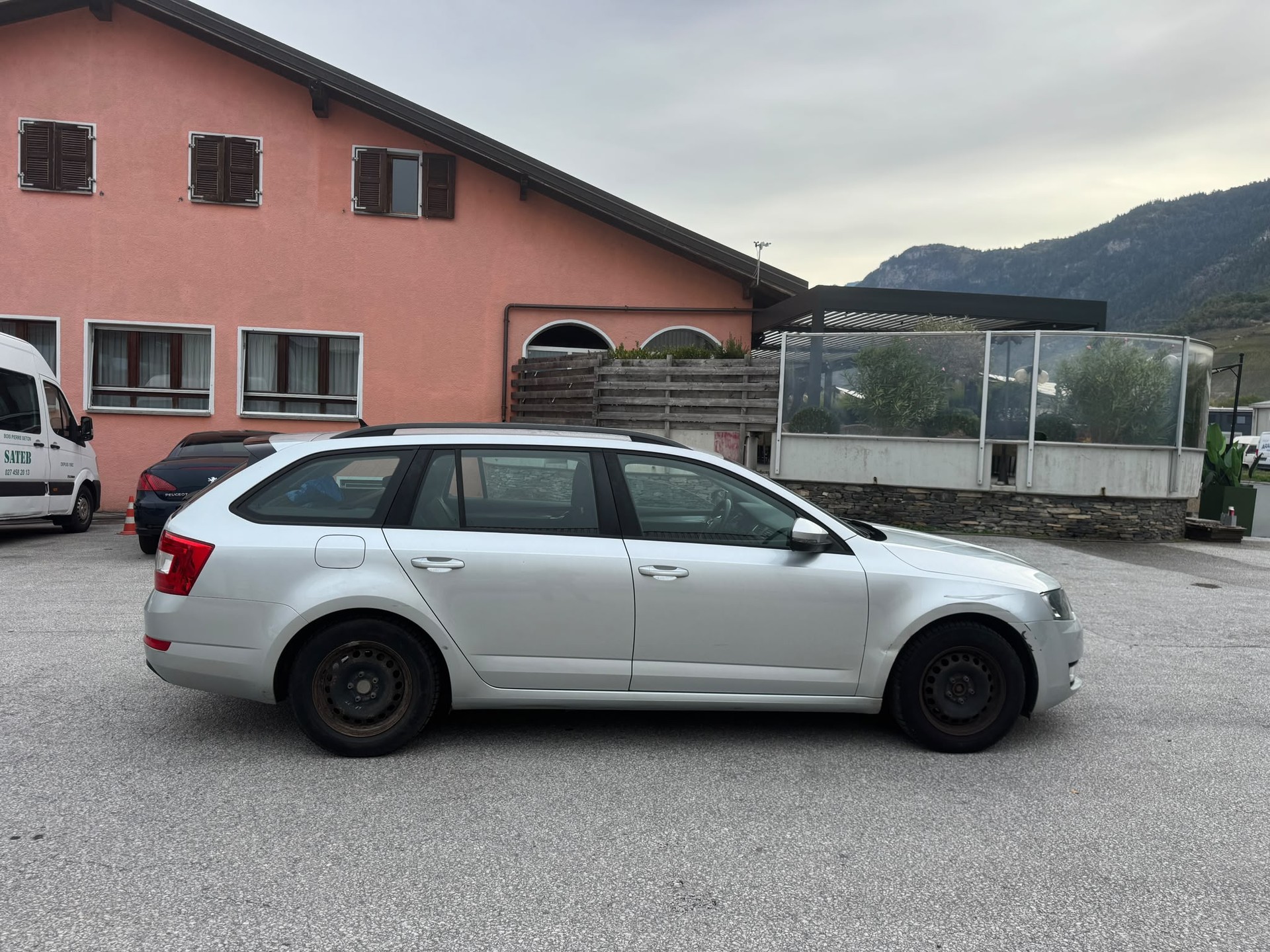 SKODA Octavia Combi 1.6 TDI GreenLine-image-5