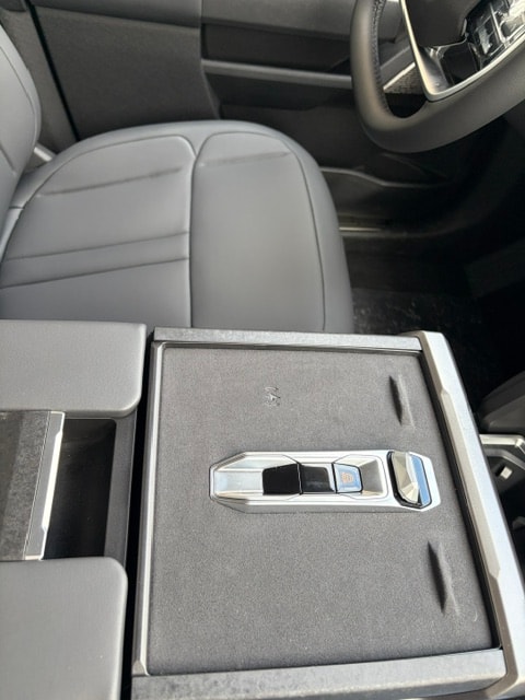 MAXUS eTerron 9 102kWh Luxury-image-12