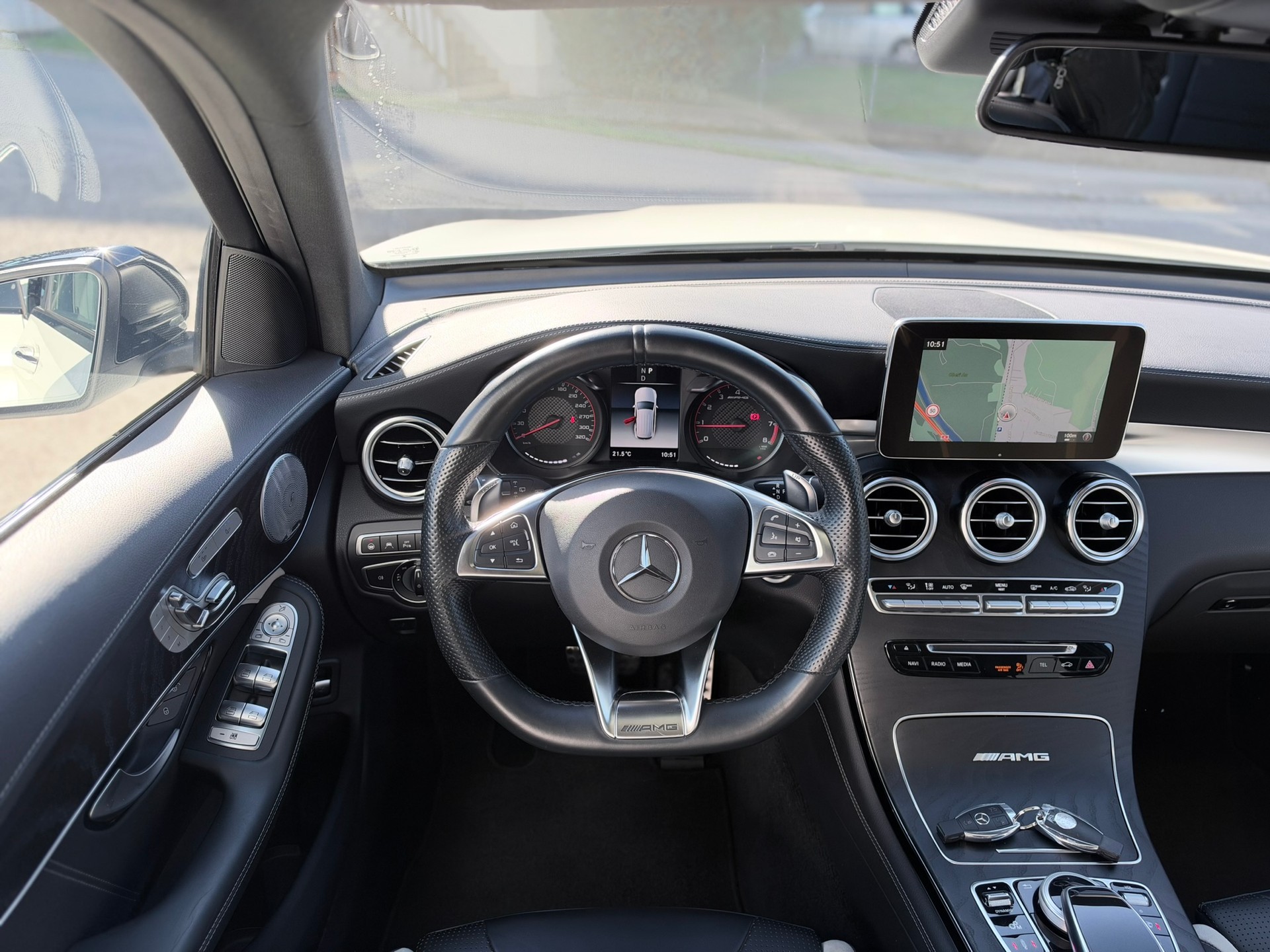 MERCEDES-BENZ GLC 63 S AMG 4Matic+ 9G-Tronic-image-27