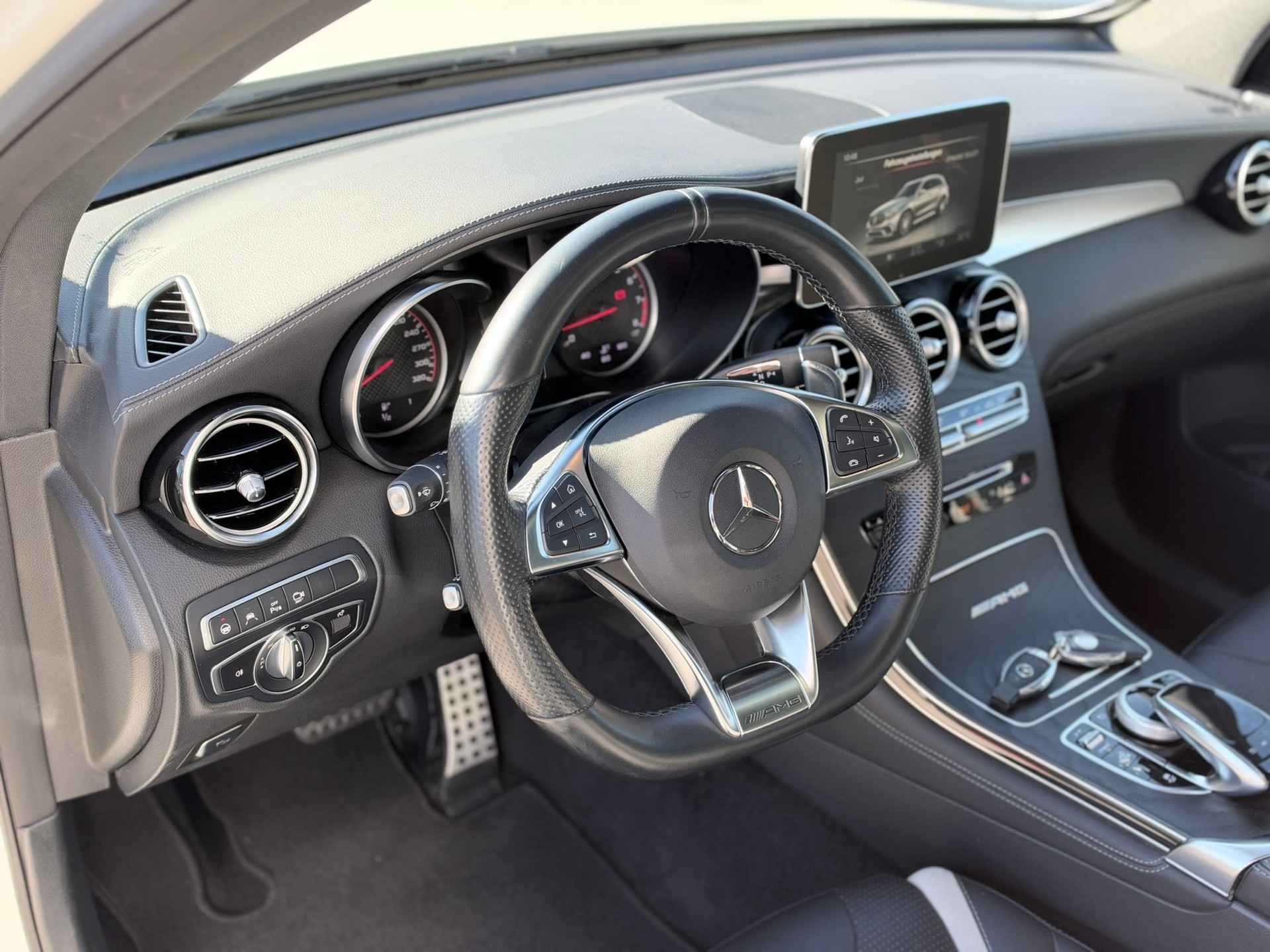 MERCEDES-BENZ GLC 63 S AMG 4Matic+ 9G-Tronic-image-19