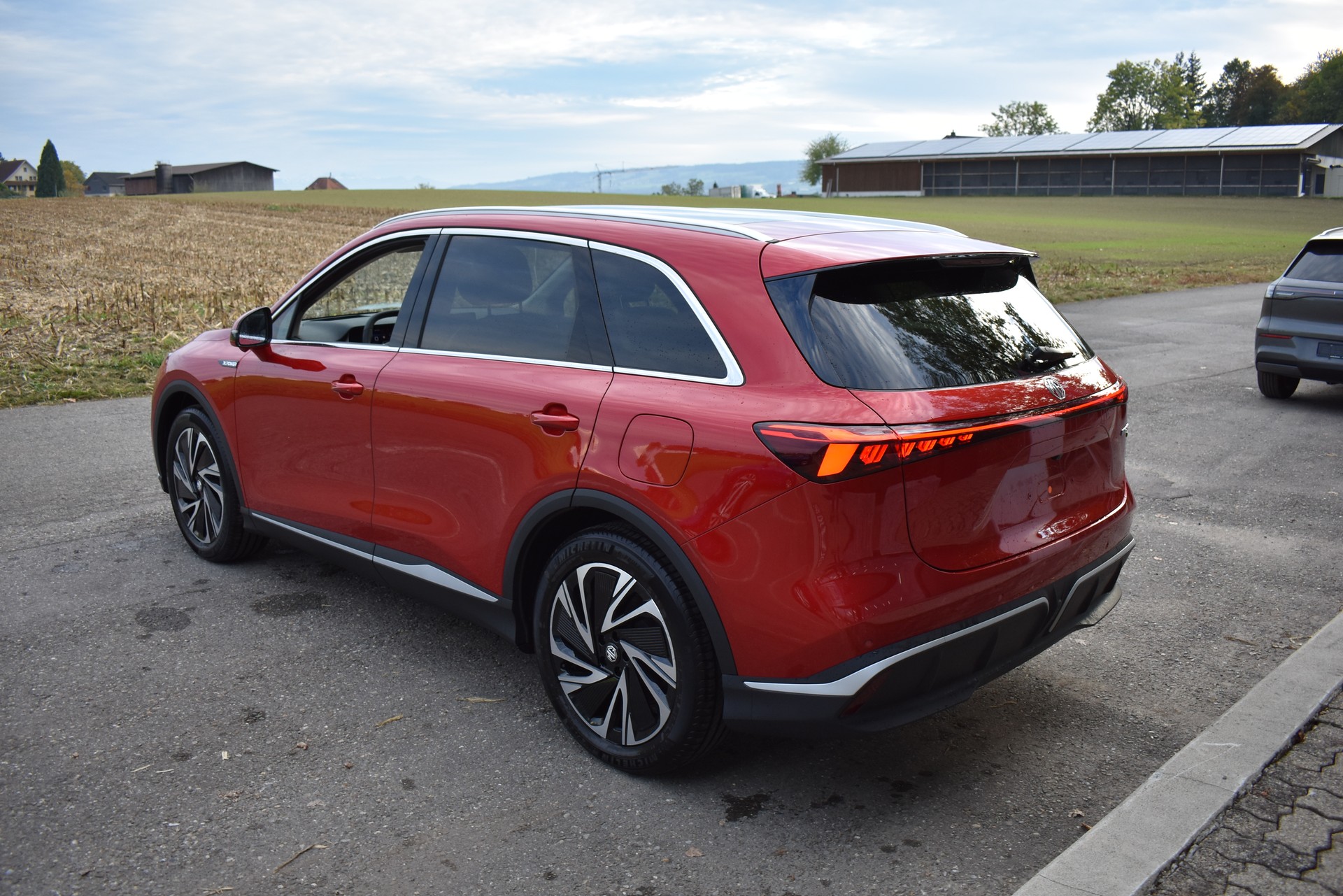 MG S6 EV 77kWh Luxury AWD-image-5