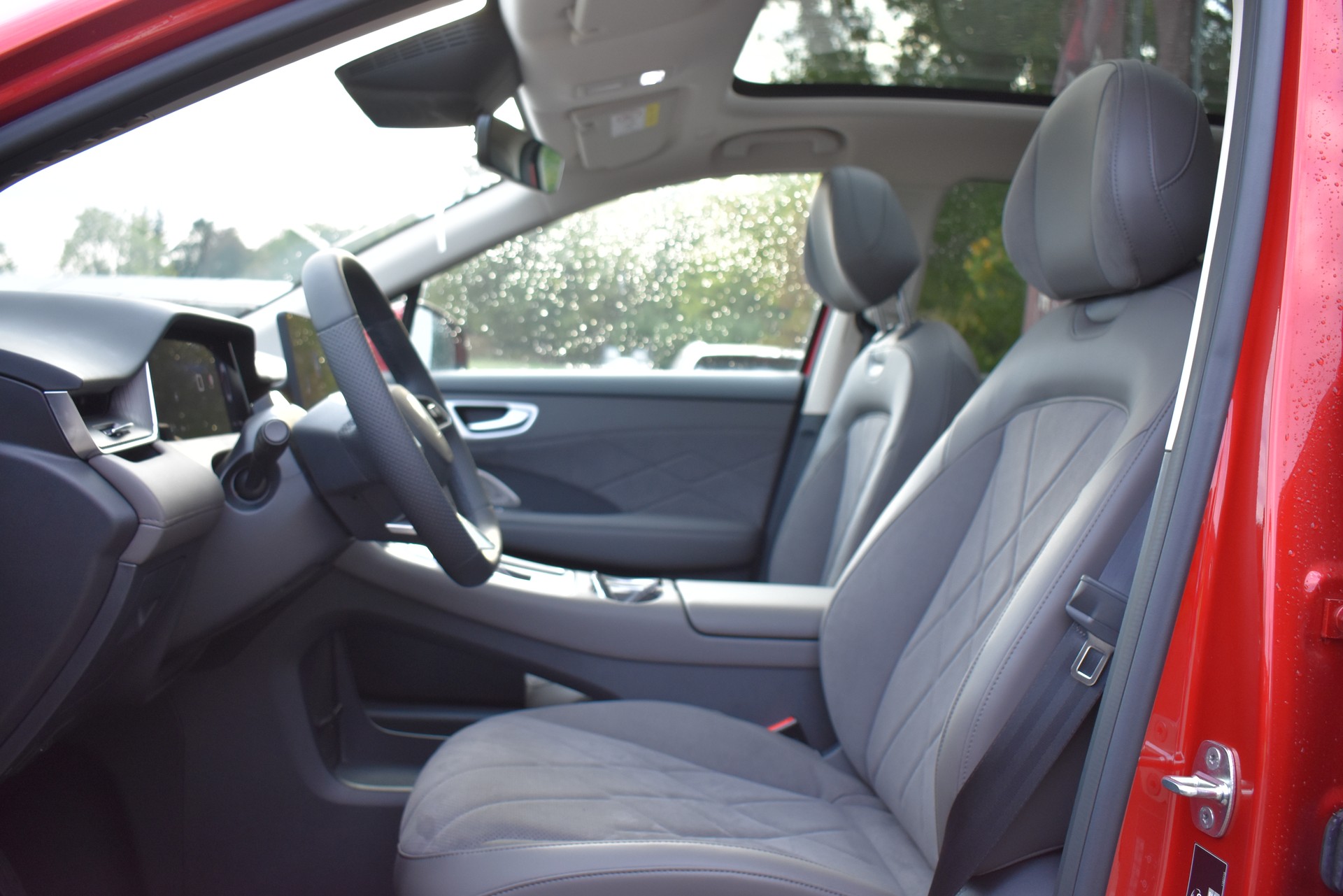 MG S6 EV 77kWh Luxury AWD-image-12