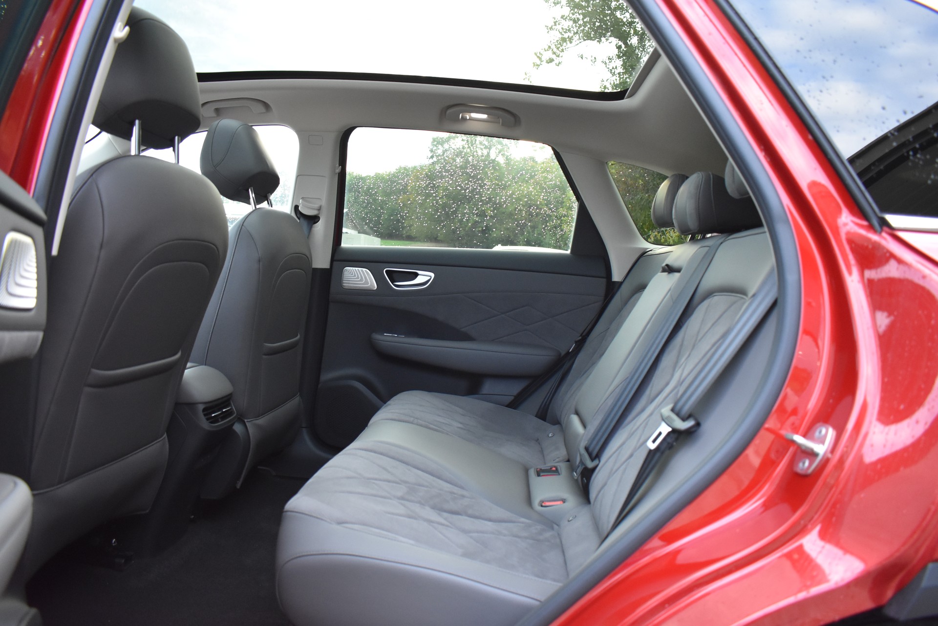 MG S6 EV 77kWh Luxury AWD-image-9
