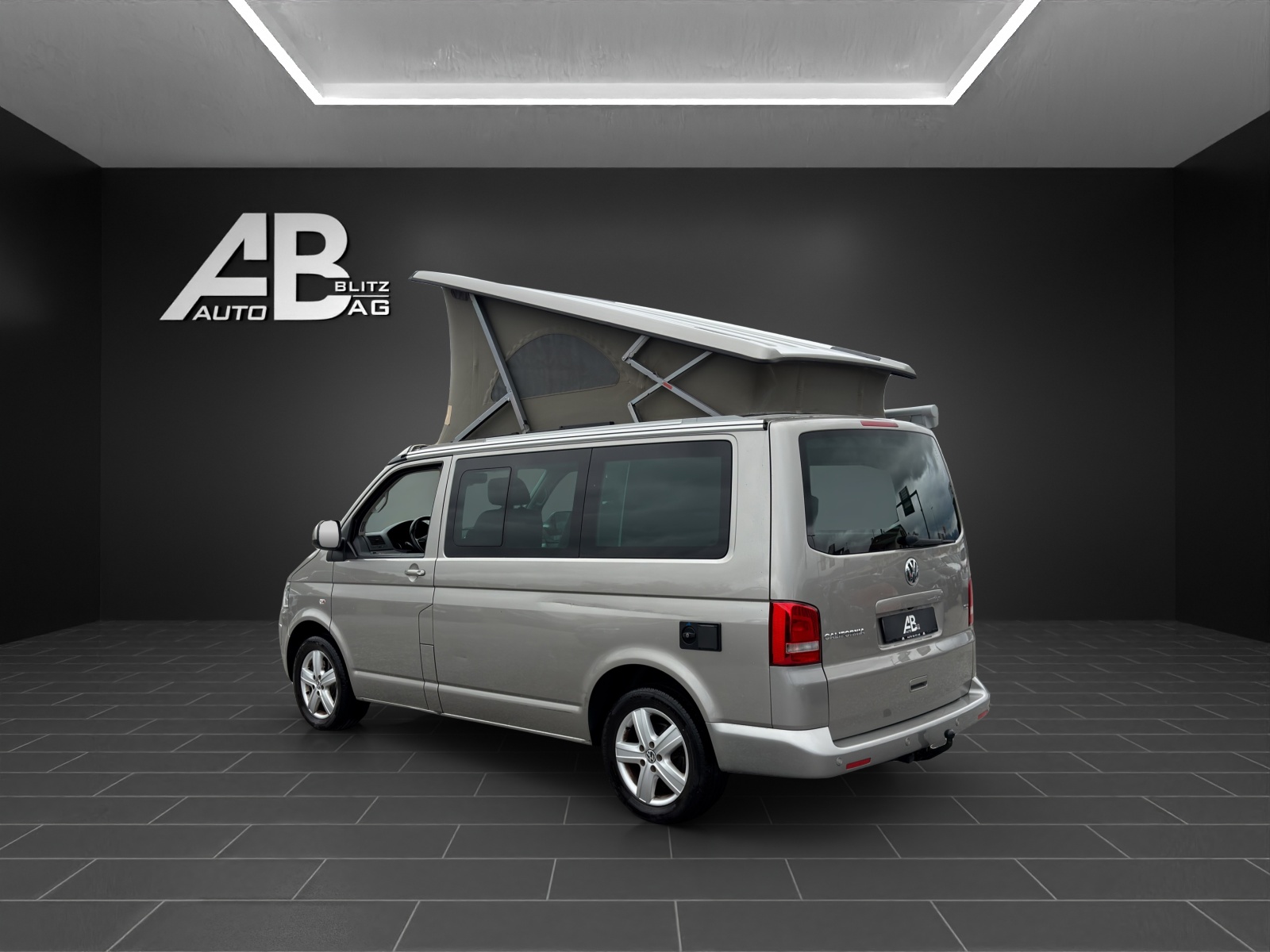 VW T5 California 2.0 Bi-TDI Comfortline DSG mit 180 PS * 5-Plätzer * Standheizung *-image-2