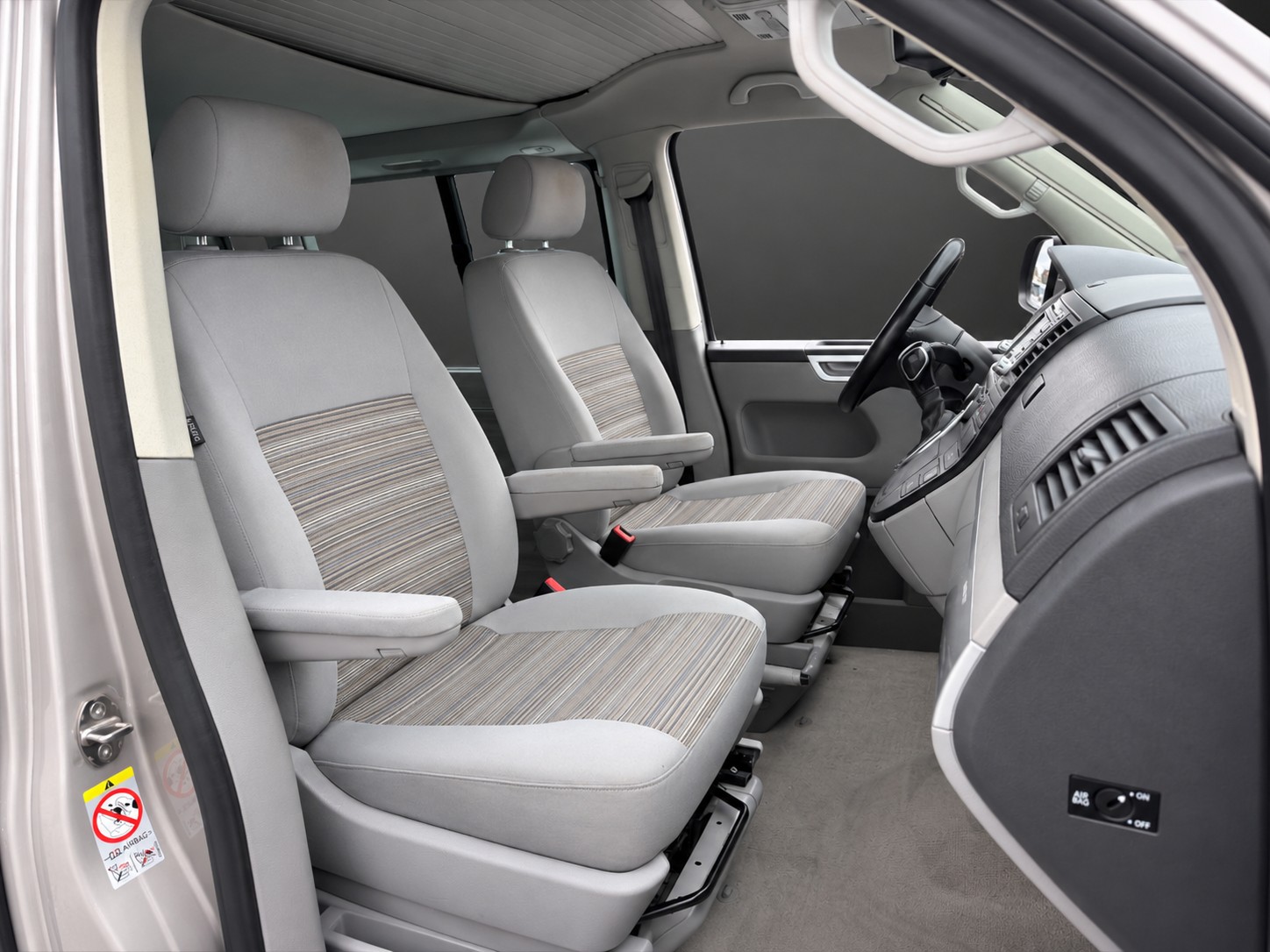VW T5 California 2.0 Bi-TDI Comfortline DSG mit 180 PS * 5-Plätzer * Standheizung *-image-9