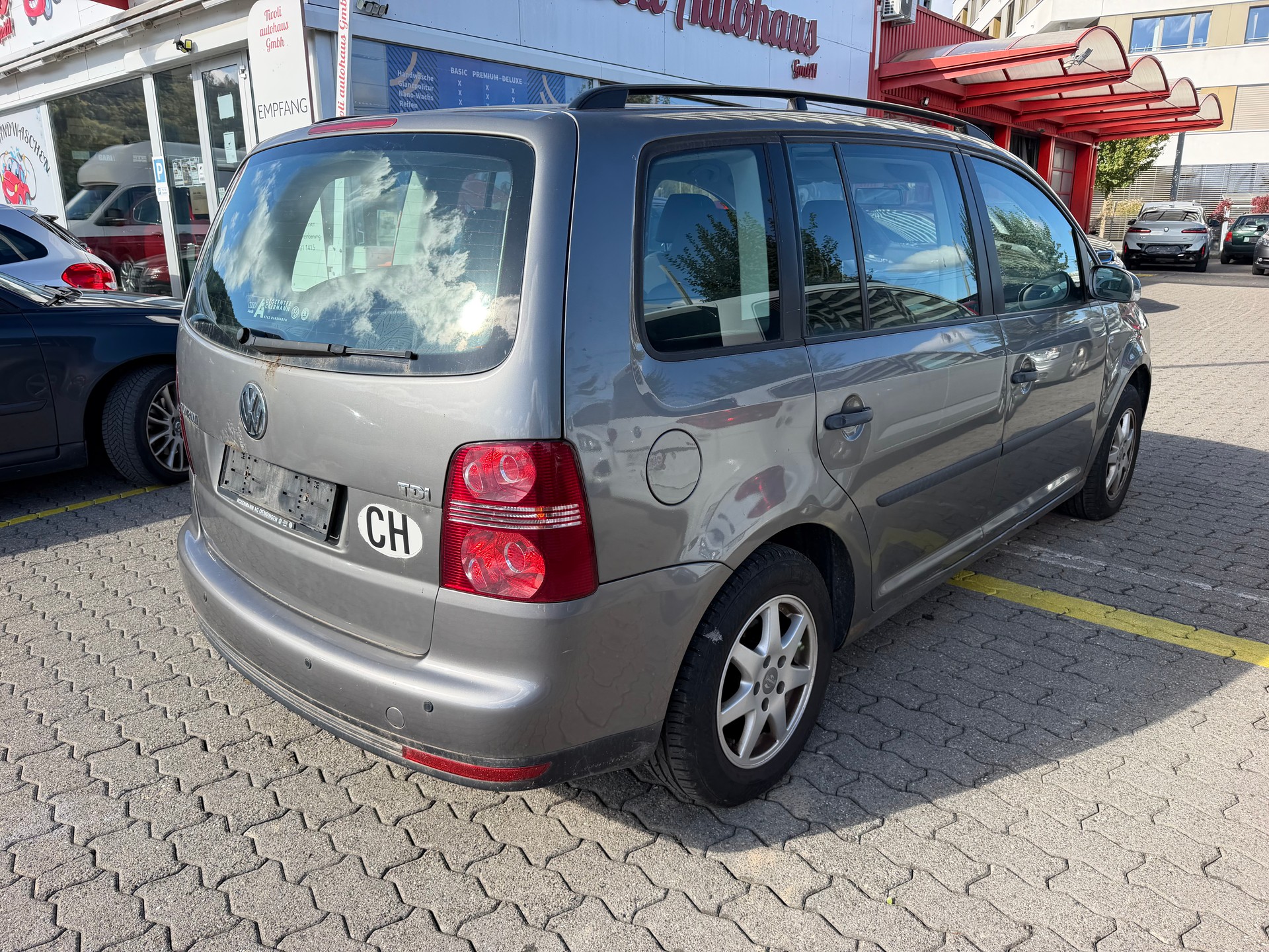 VW Touran 1.9 TDI Trendline-image-2